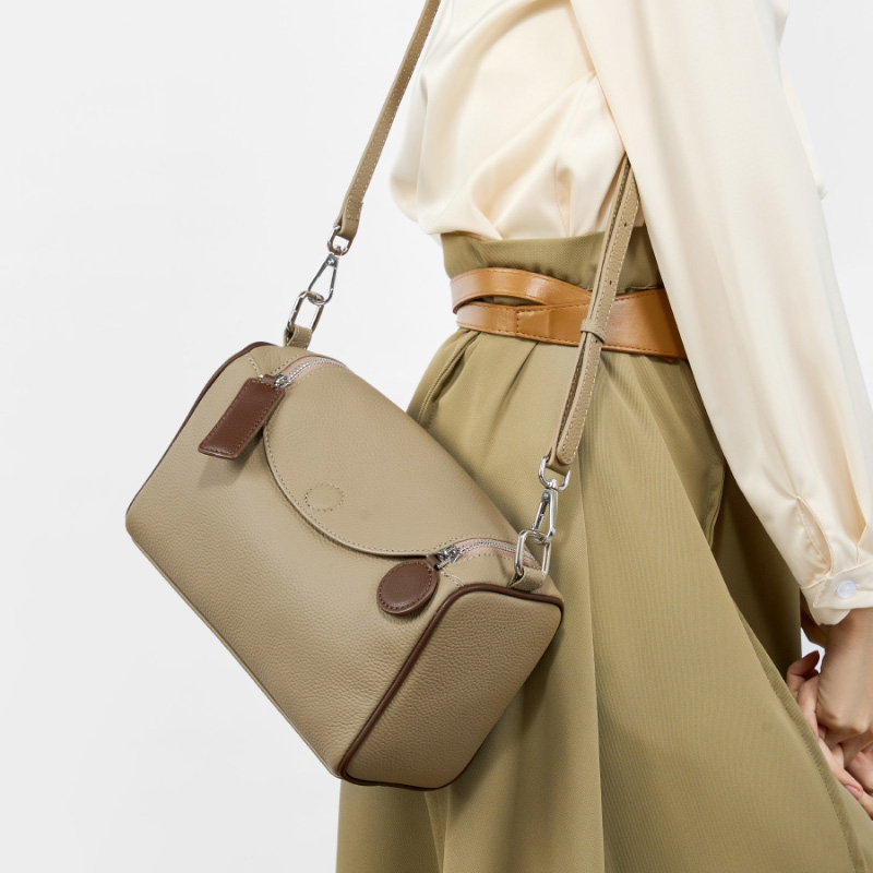 Elegant Tan Leather Shoulder Bag