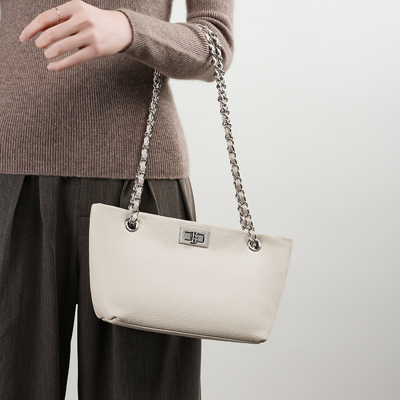 Elegant White Leather Shoulder Bag