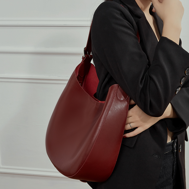 Elegant Burgundy Leather Shoulder Bag