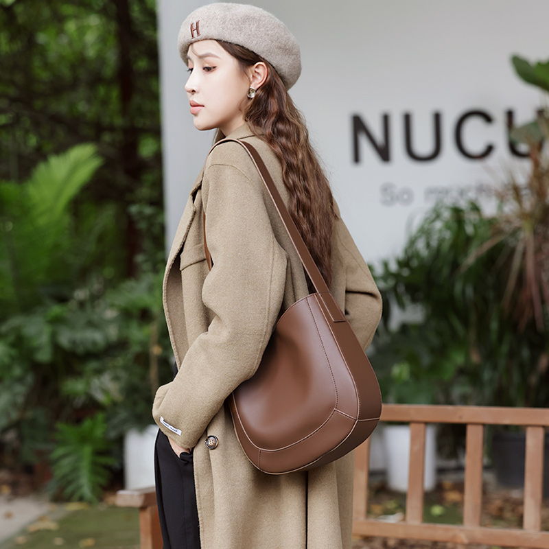 Classic Leather Shoulder Bag