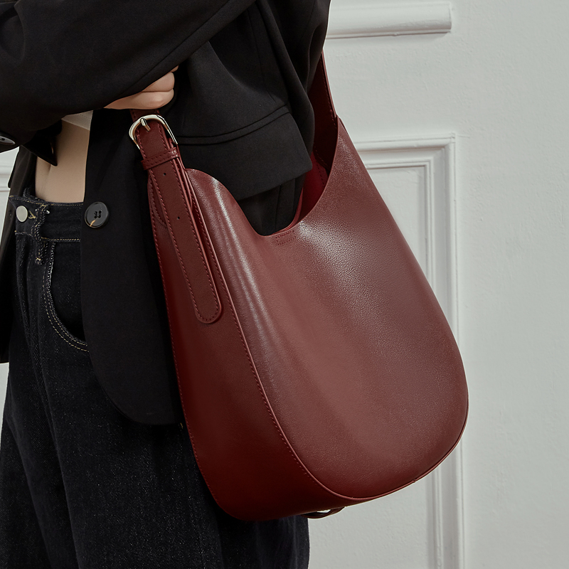 Elegant Burgundy Leather Shoulder Bag
