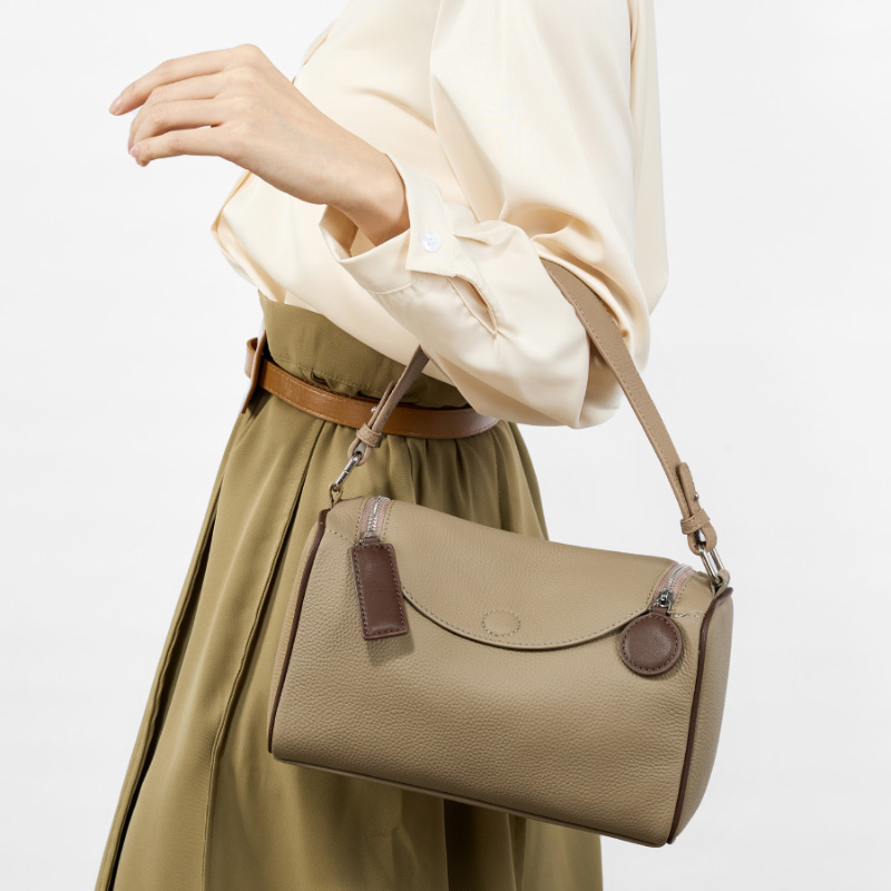 Elegant Tan Leather Shoulder Bag