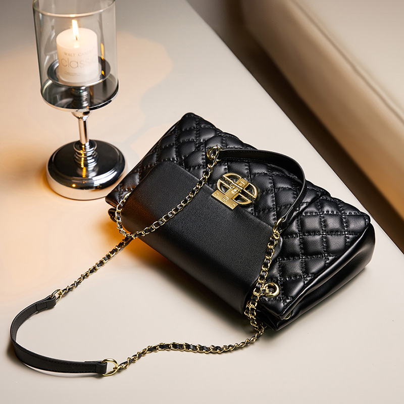 Elegant Quilted Shoulder Bag