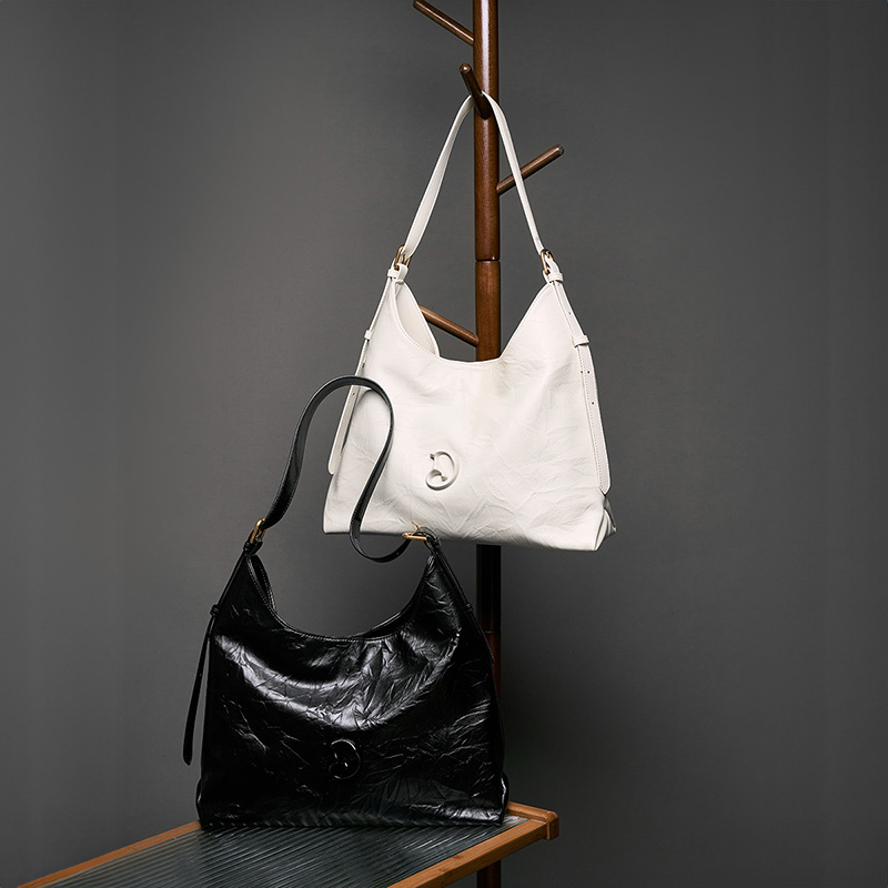 Classic Leather Shoulder Bag