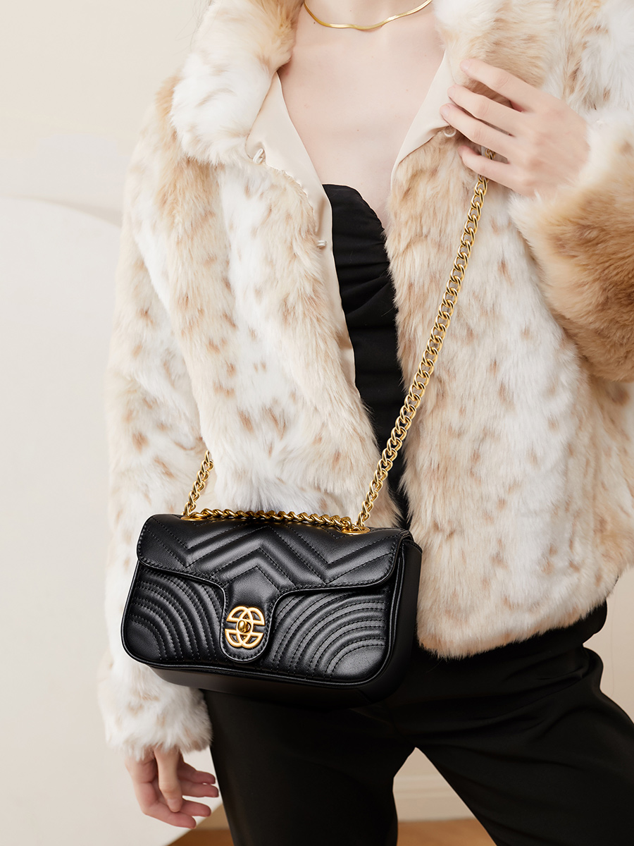 Elegant Quilted Leather Shoulder Bag