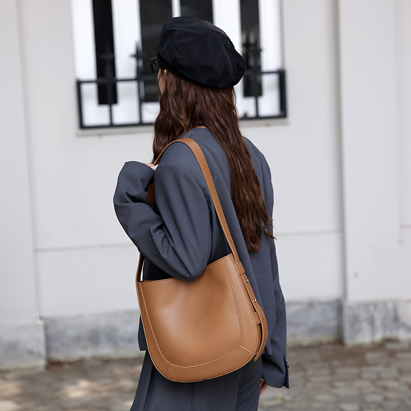 Classic Leather Shoulder Bag