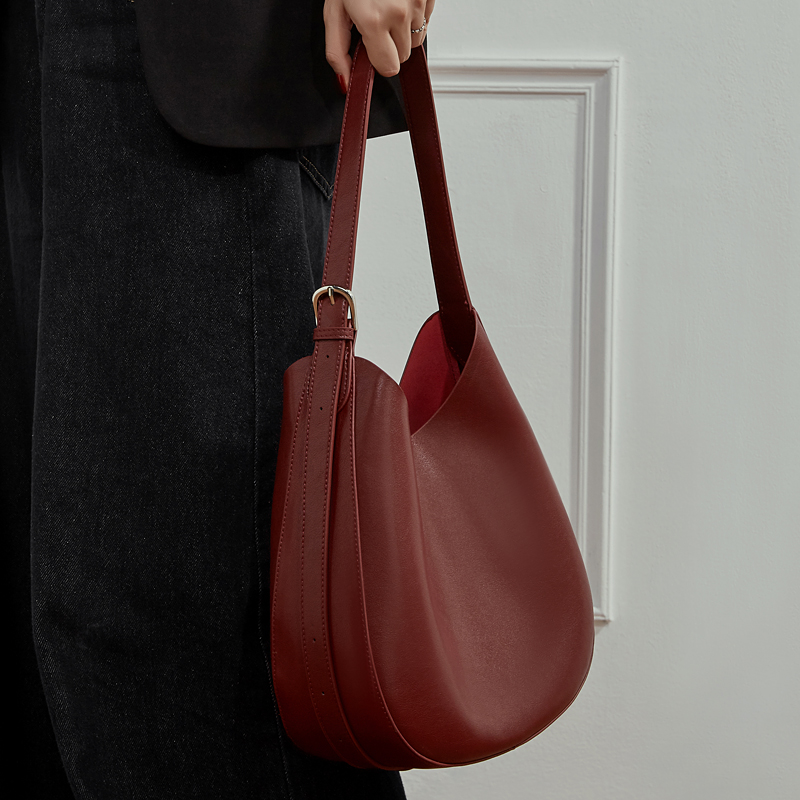 Elegant Burgundy Leather Shoulder Bag