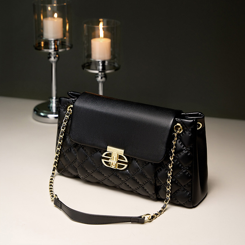 Elegant Quilted Shoulder Bag