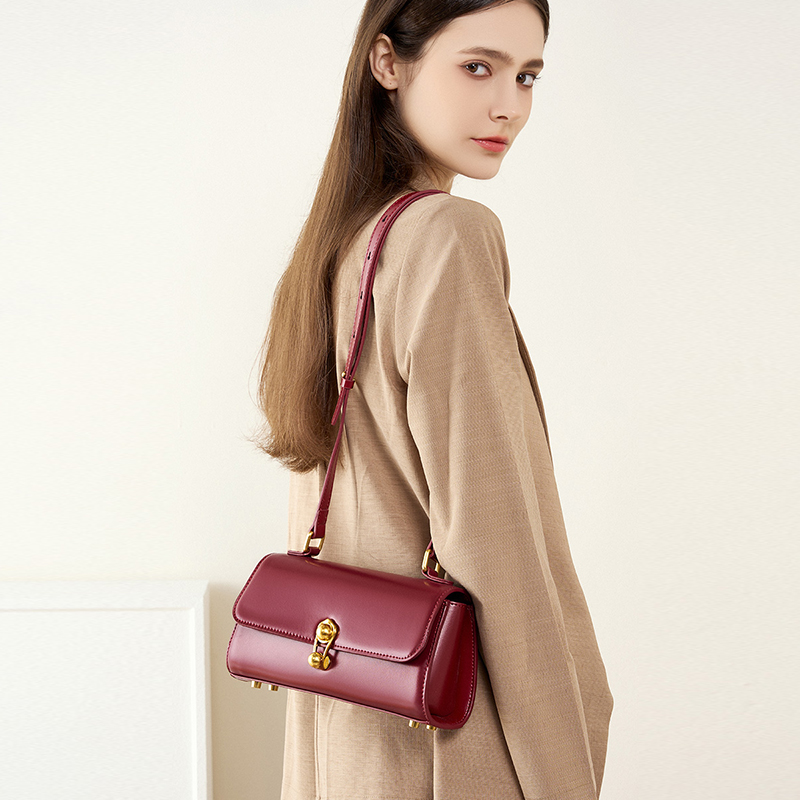 Elegant Burgundy Leather Shoulder Bag