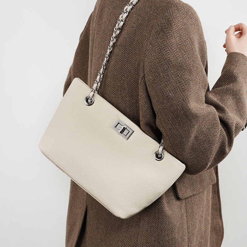 Elegant White Leather Shoulder Bag