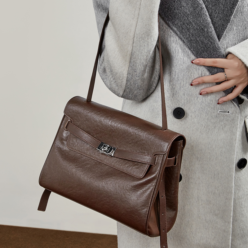 Classic Leather Shoulder Bag