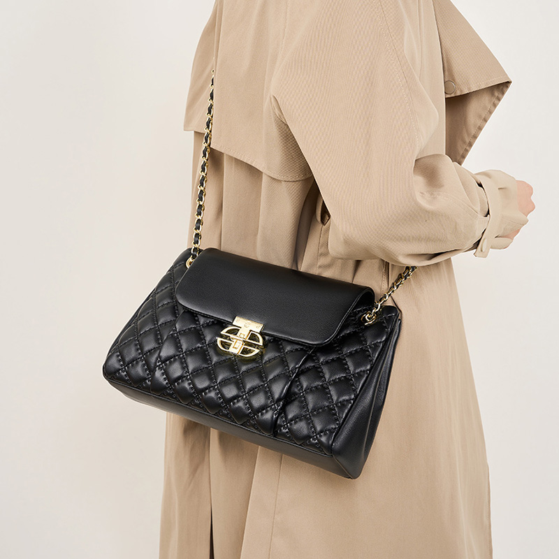 Elegant Quilted Shoulder Bag