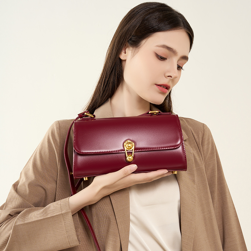 Elegant Burgundy Leather Shoulder Bag