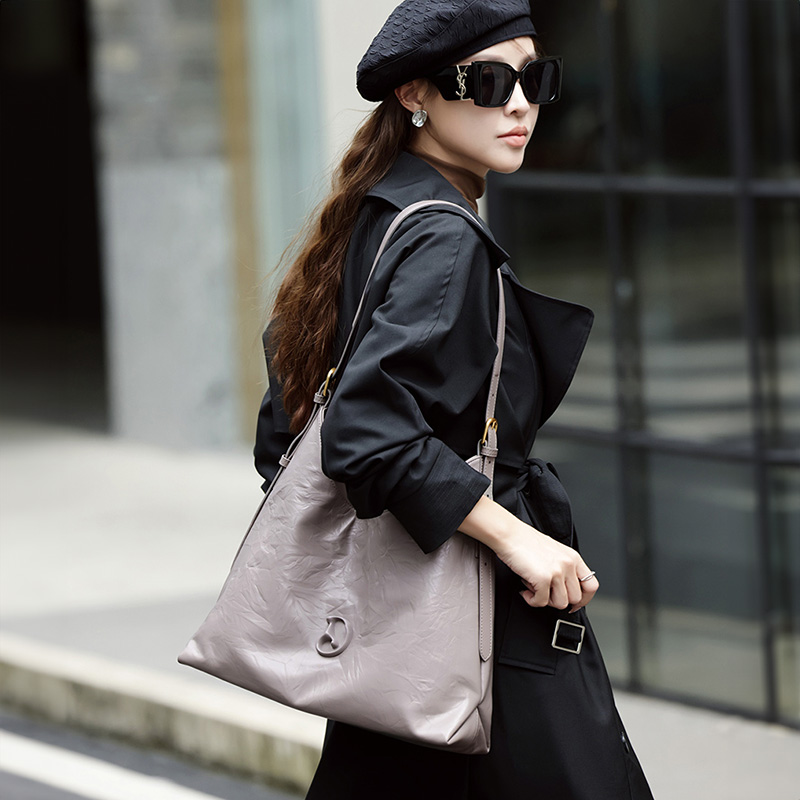 Classic Leather Shoulder Bag