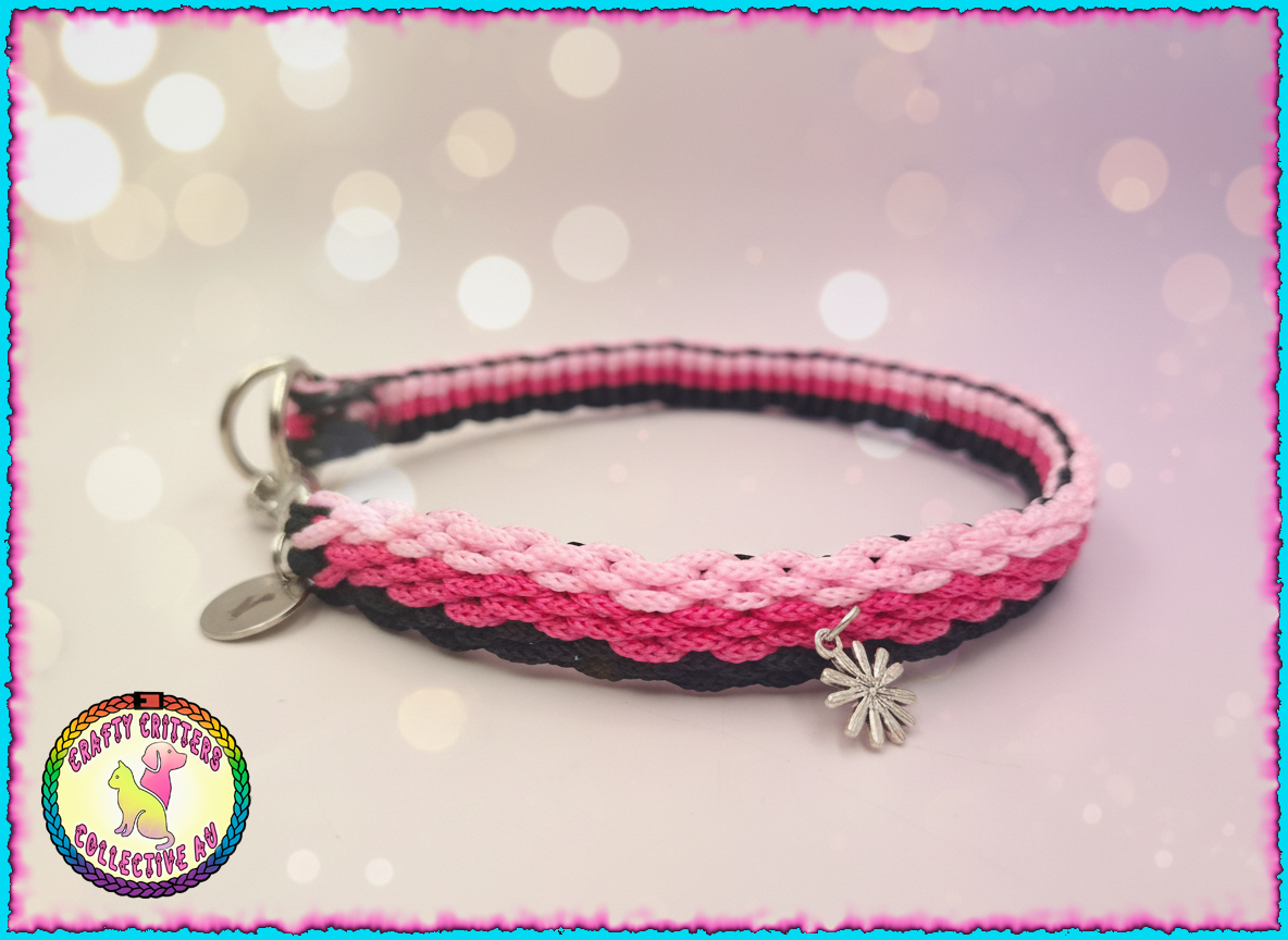 Three coloured paracord collar with three charms