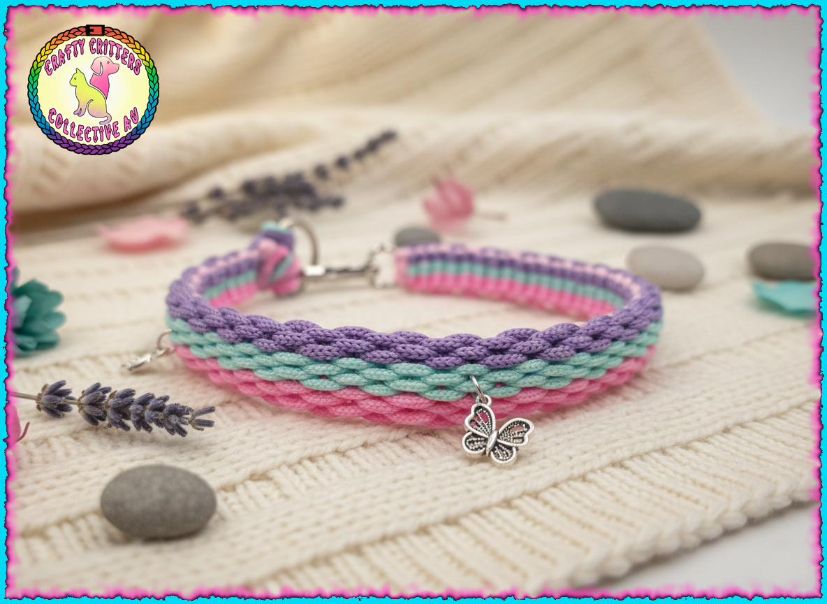 Three coloured paracord collar with three charms