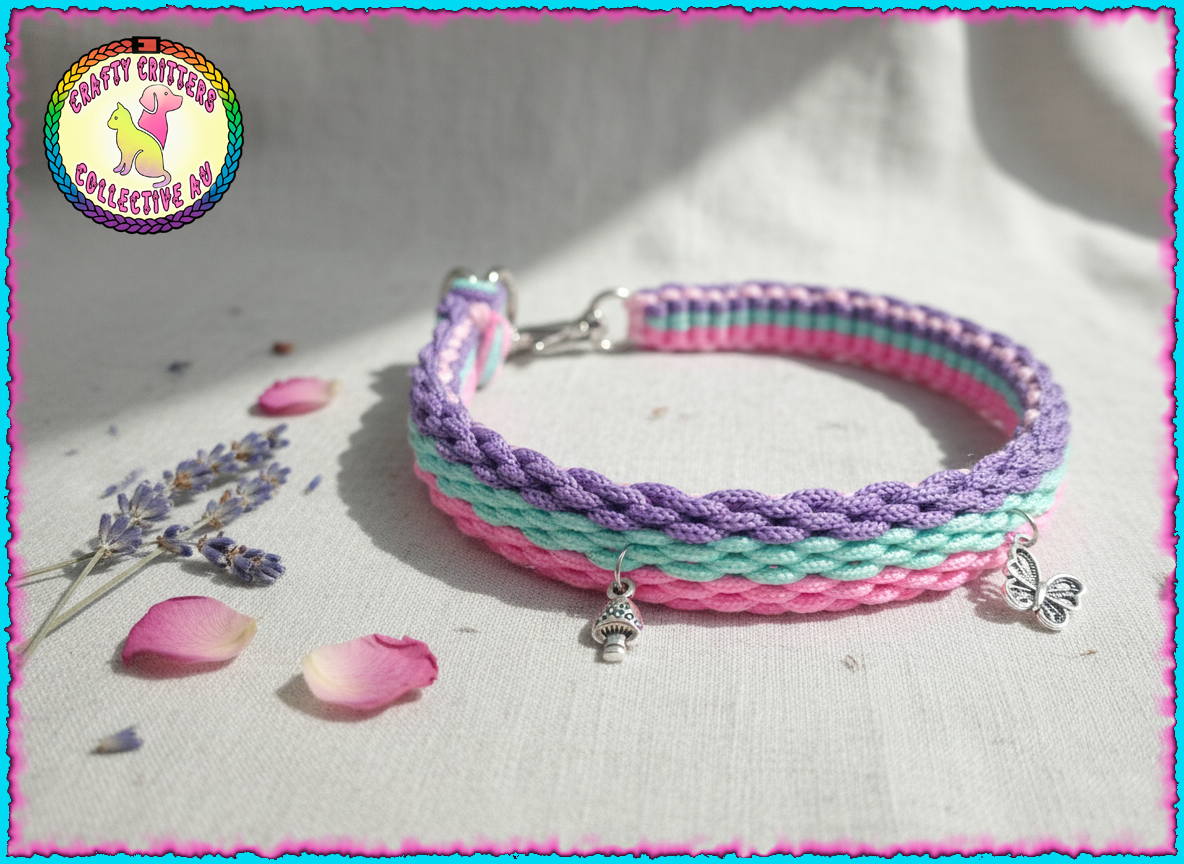 Three coloured paracord collar with three charms