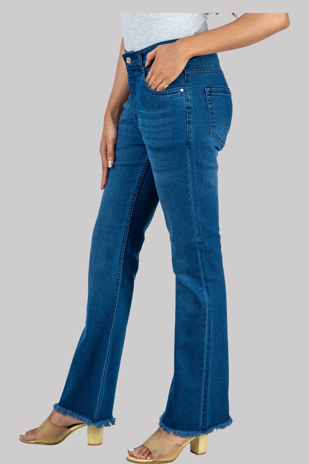 Flared High-Waist Denim Jeans – Blue with Frayed Hem