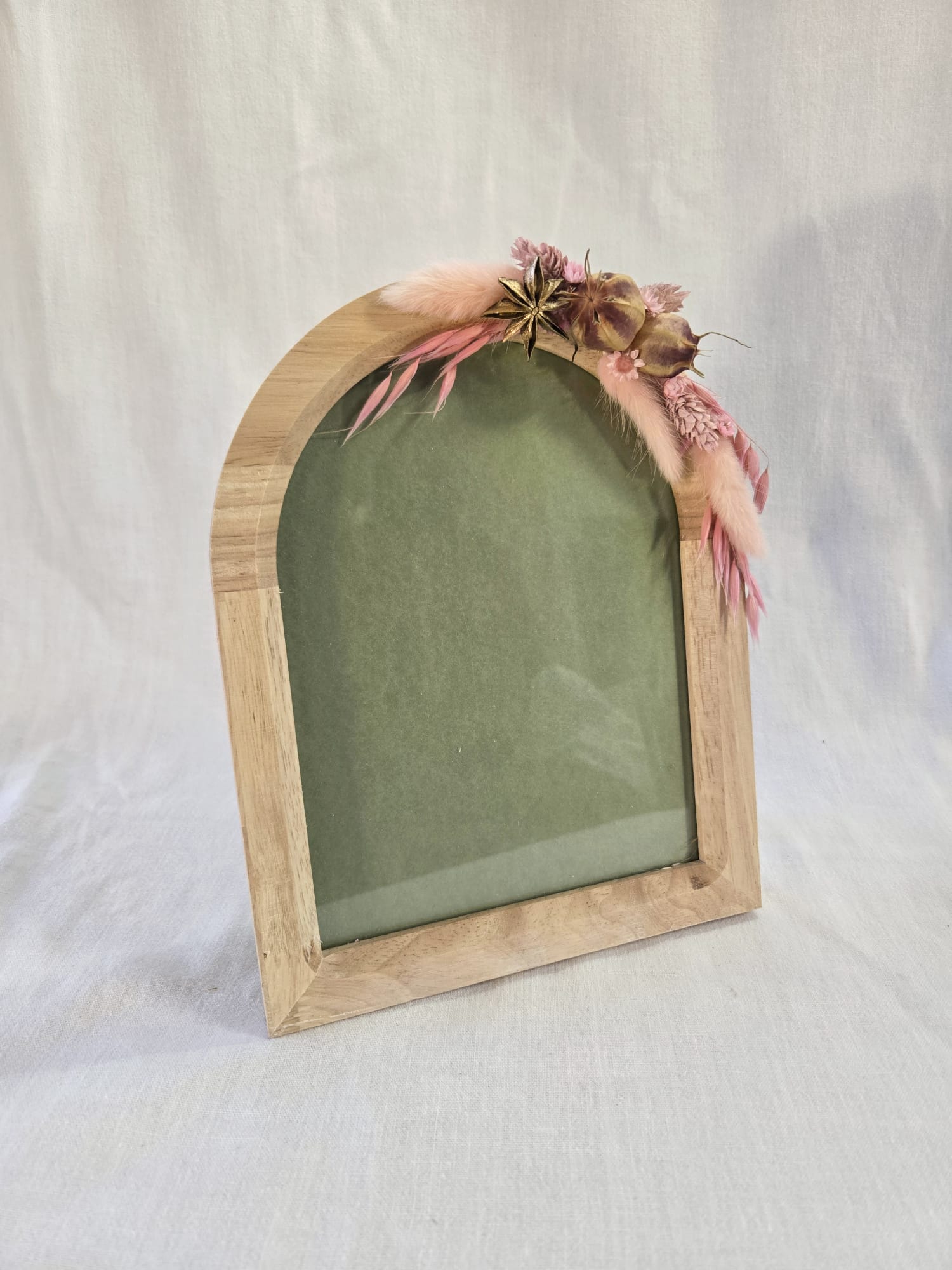 Cadre en bois et bouquet de fleurs séchées