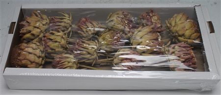 Caja de alcachofas frescas