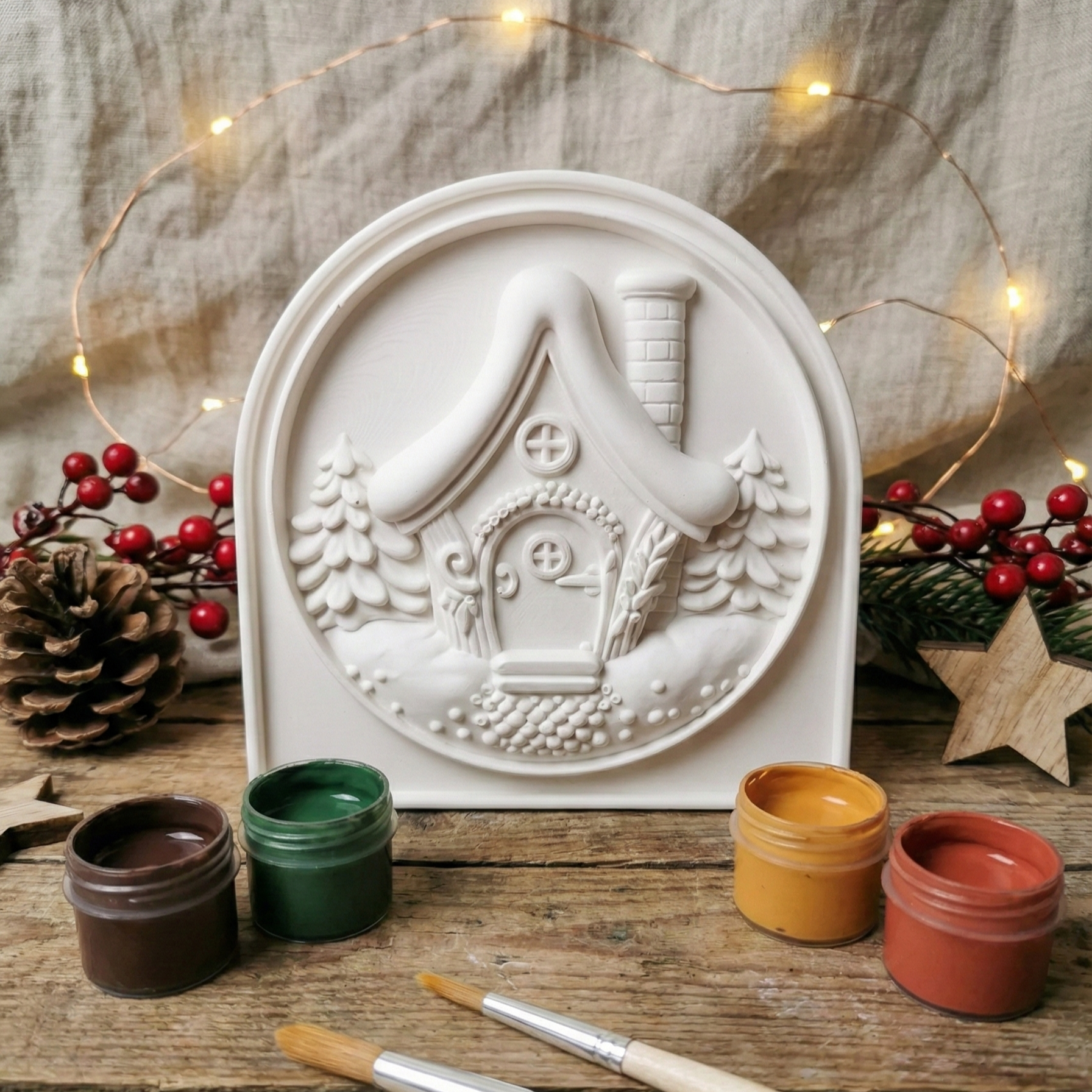 „Téli Menedék” – Prémium Kifesthető Plakett, 15cm