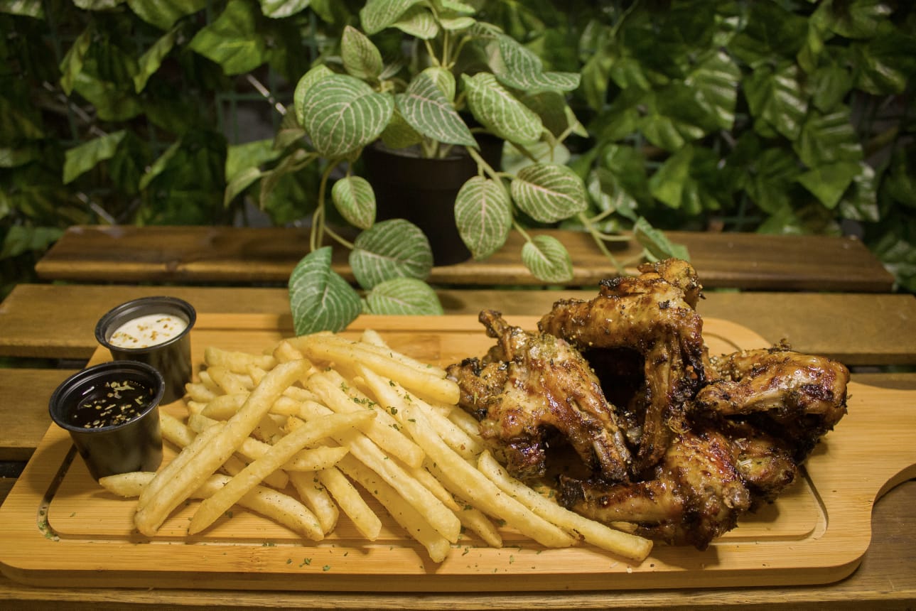 SERVICIO DE 6 ALITAS A LA BBQ