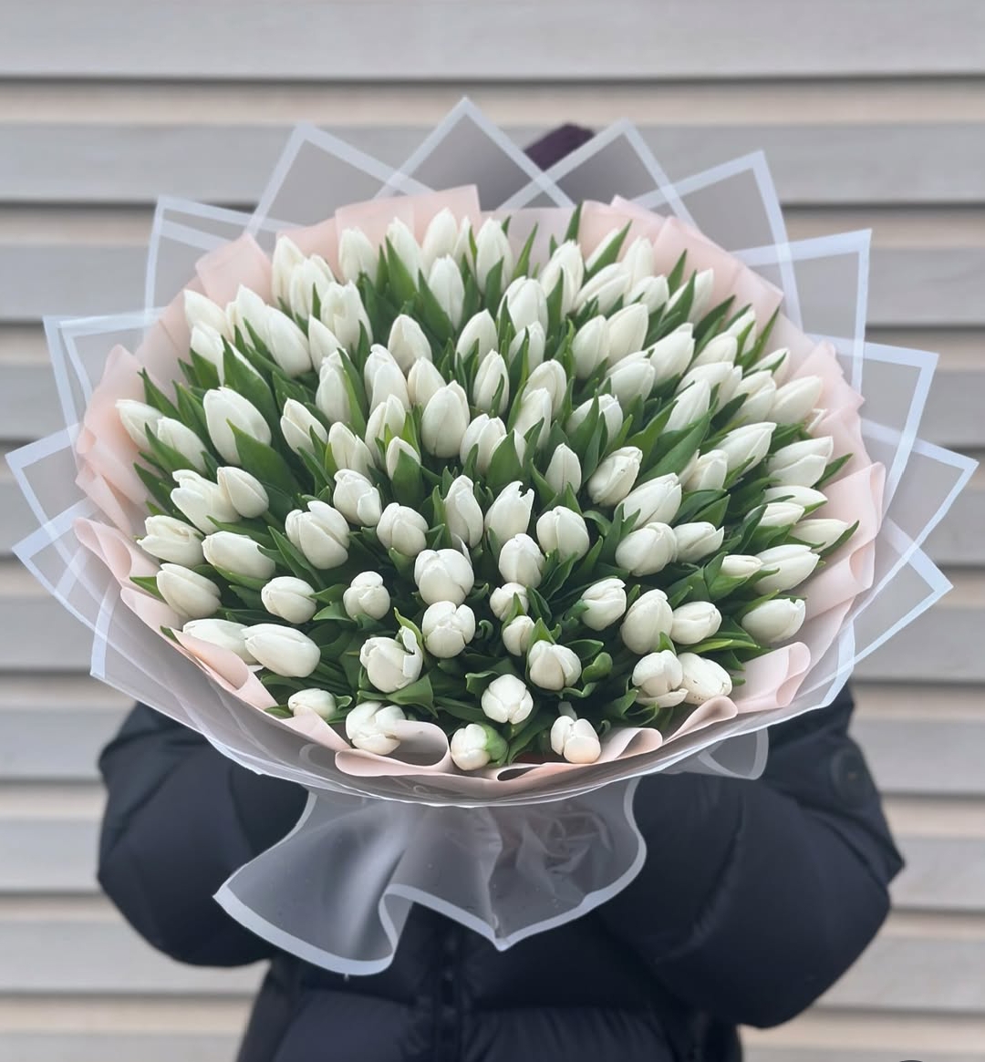Ramo Buchón de 100 tulipanes blancos