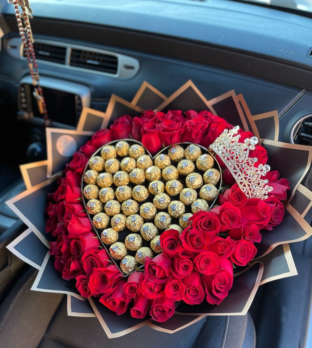 Ramo buchón de Rosas y chocolates.