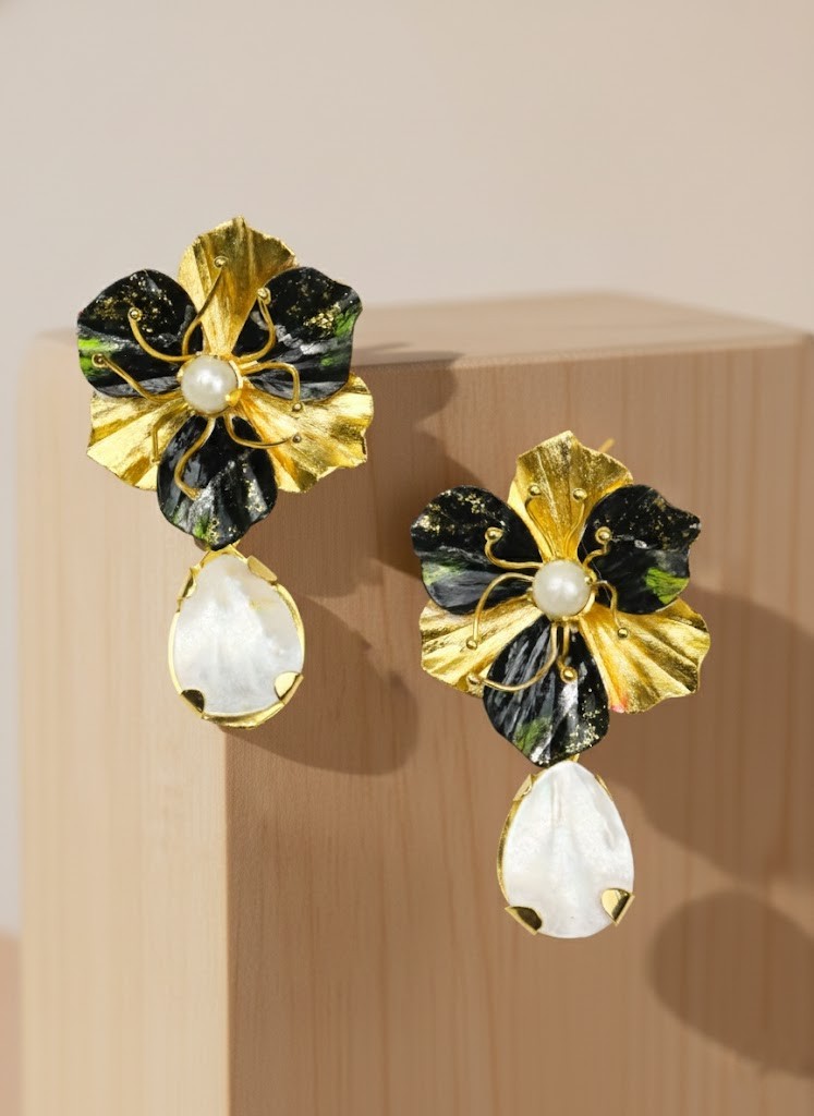 Aretes flor dorada
