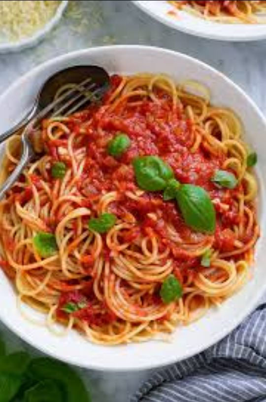 Classic Spaghetti with Tomato Sauce