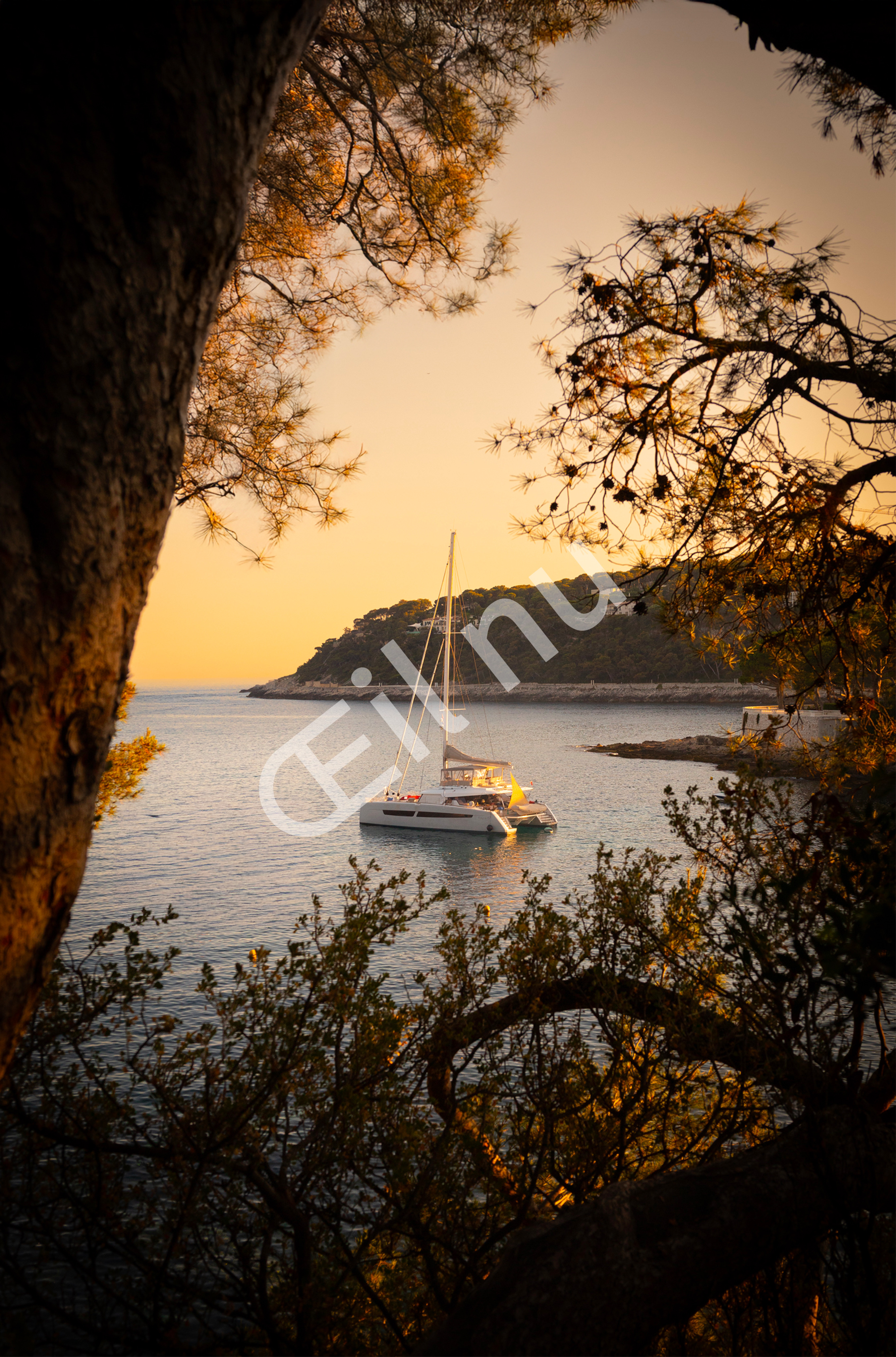 Voilier sur la baie de Saint-Jean-Cap-Ferrat