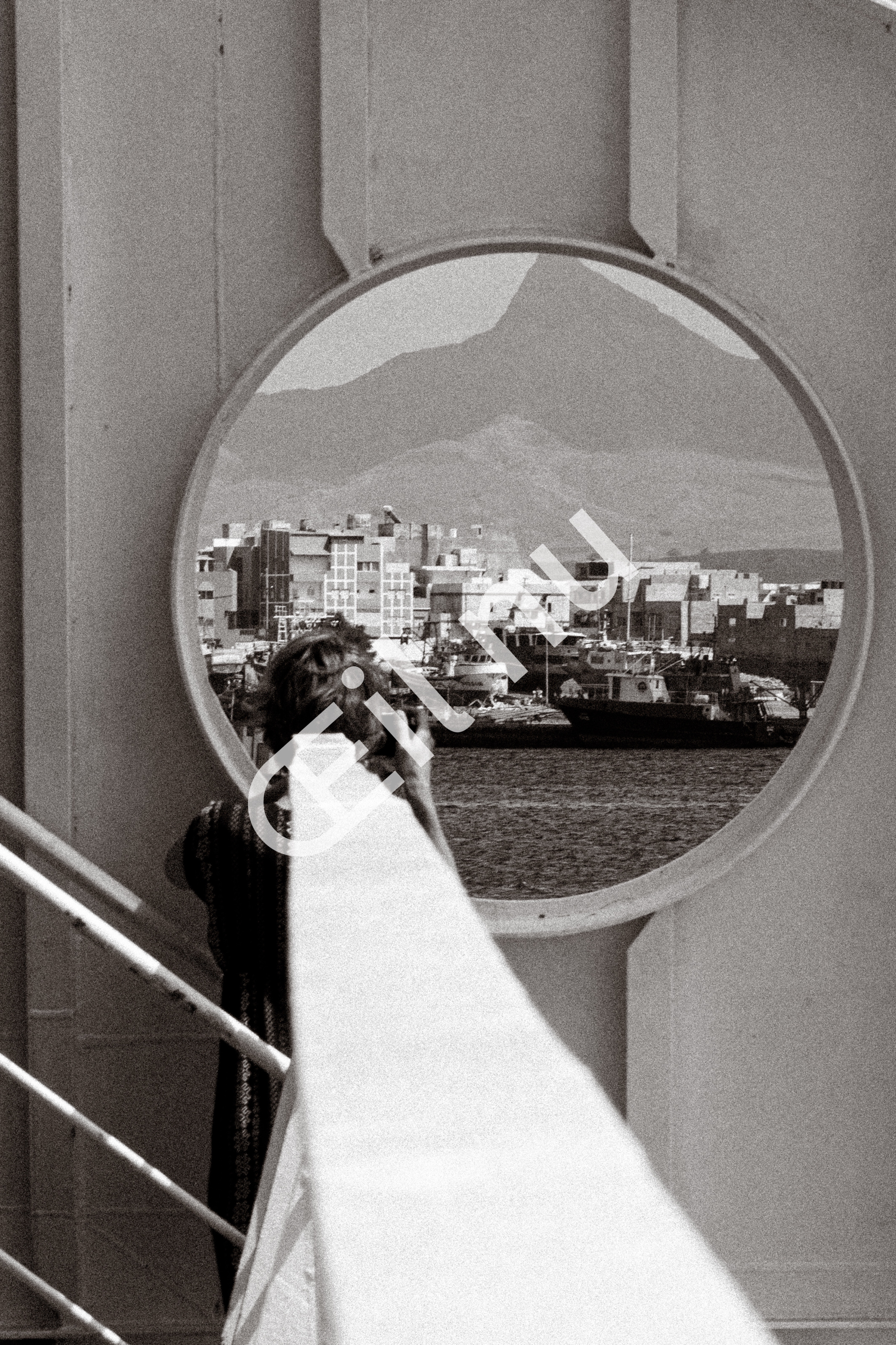 La dame contemplant les montagnes du Cap-Vert 