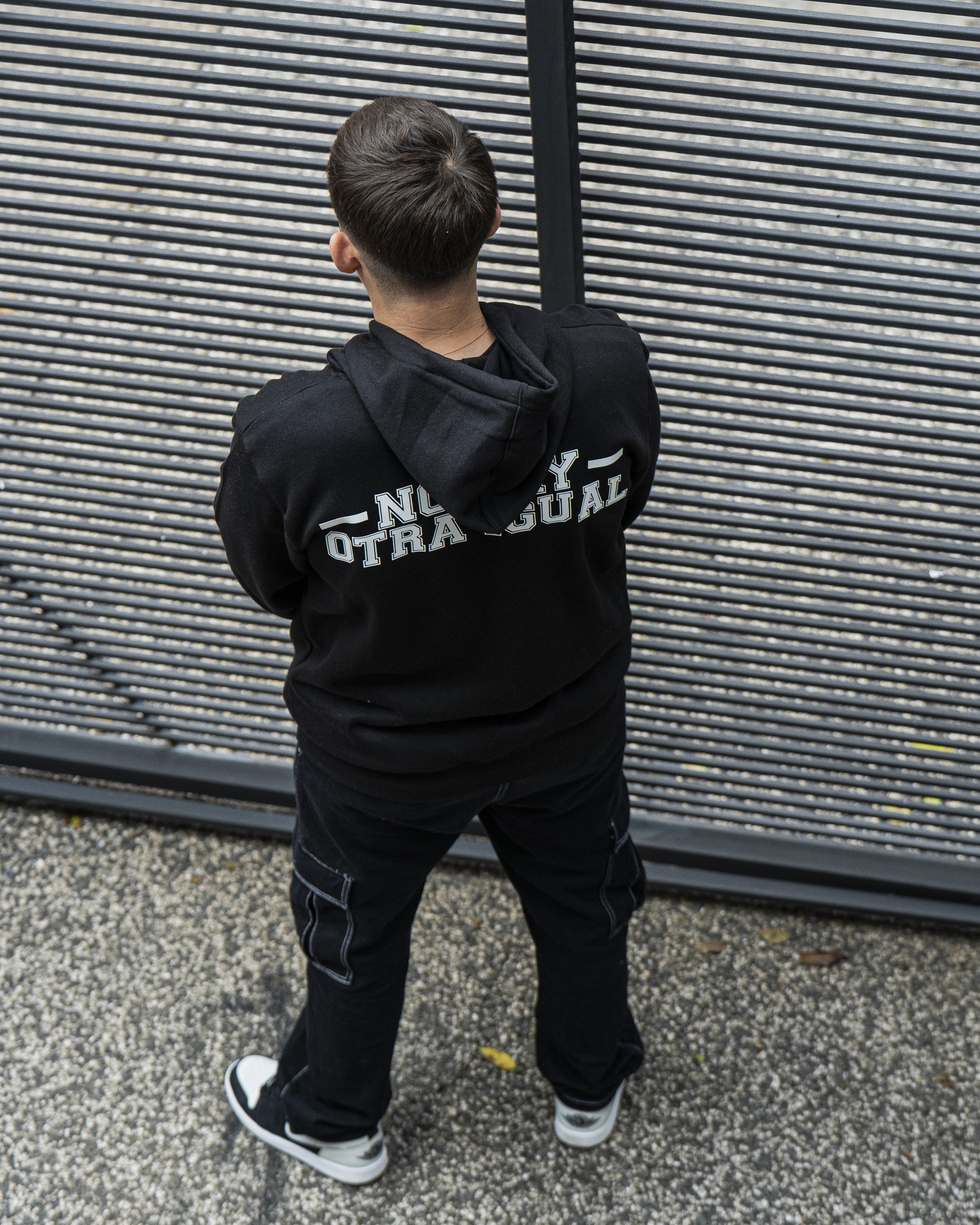 Hoodie La 79 No Hay Otra Igual - Negra