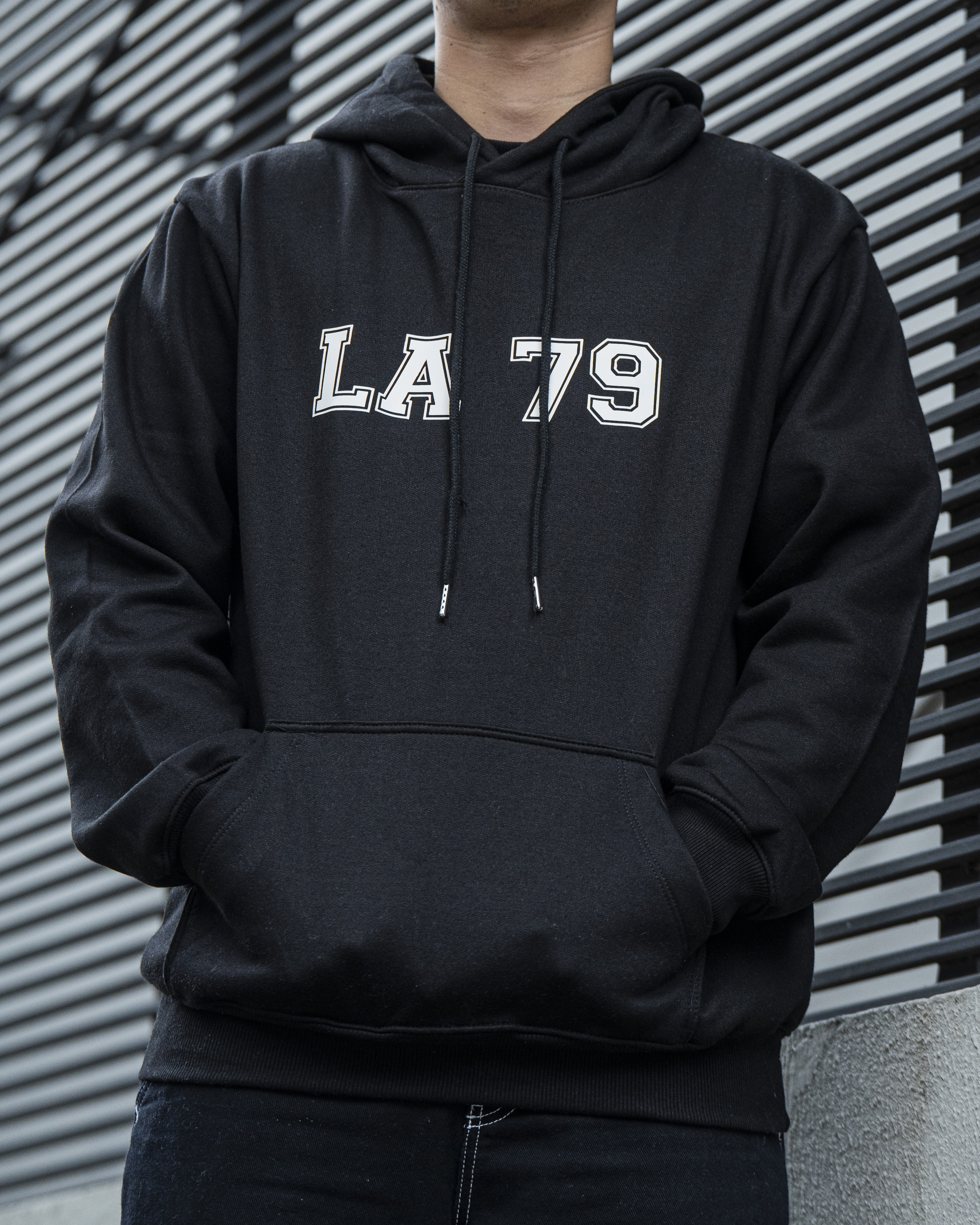 Hoodie La 79 No Hay Otra Igual - Negra
