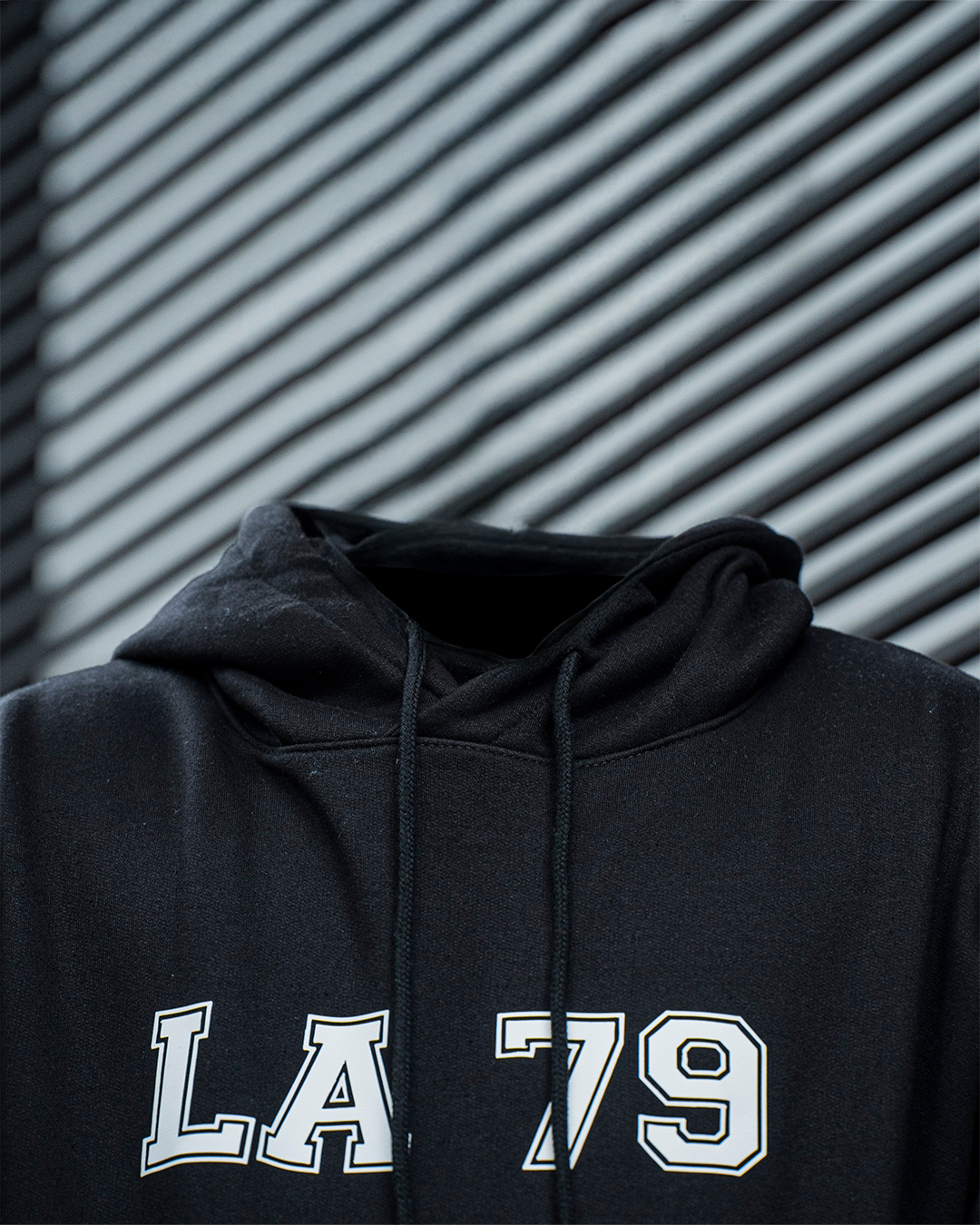 Hoodie La 79 No Hay Otra Igual - Negra