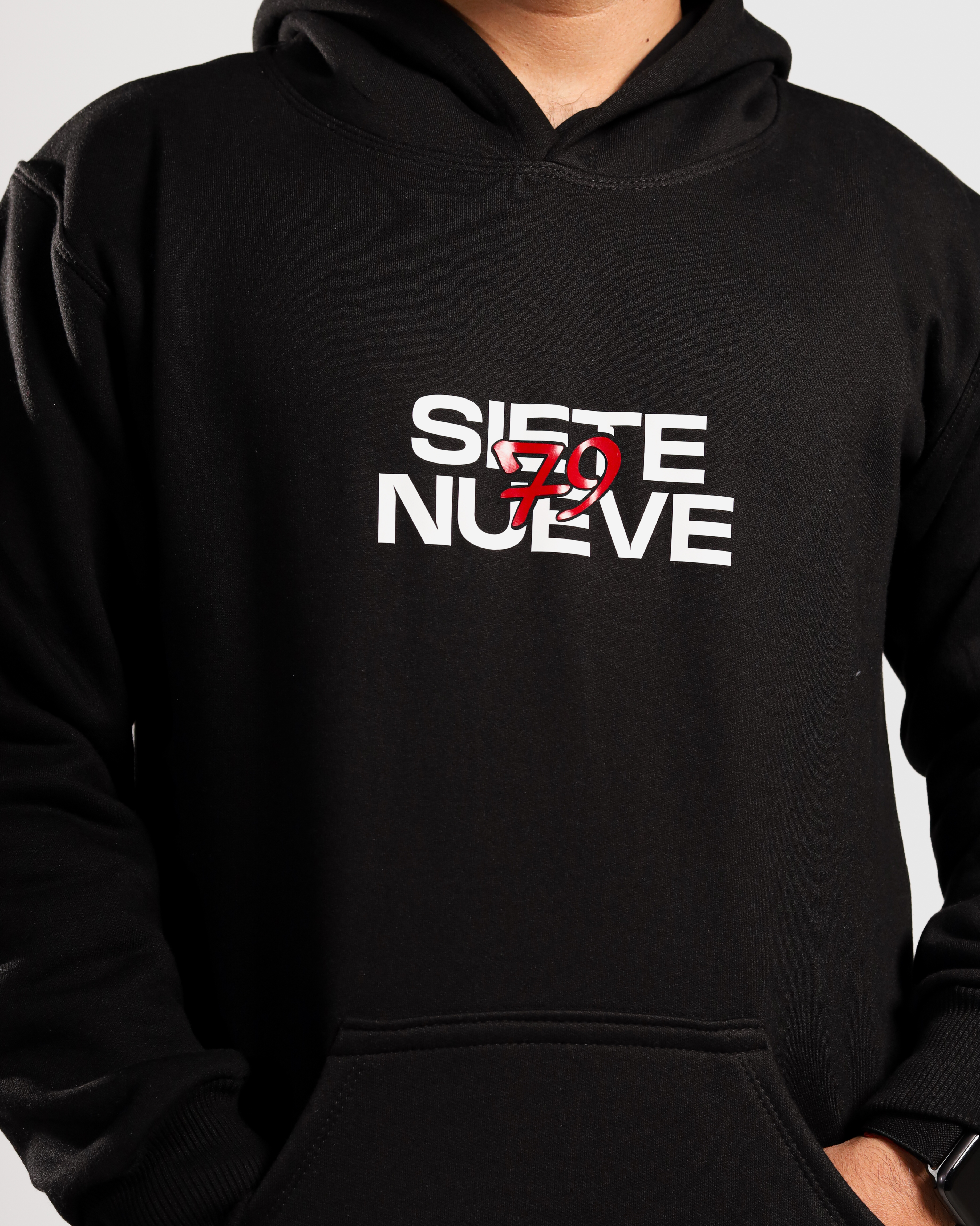 Hoodie Siete Nueve - Negra