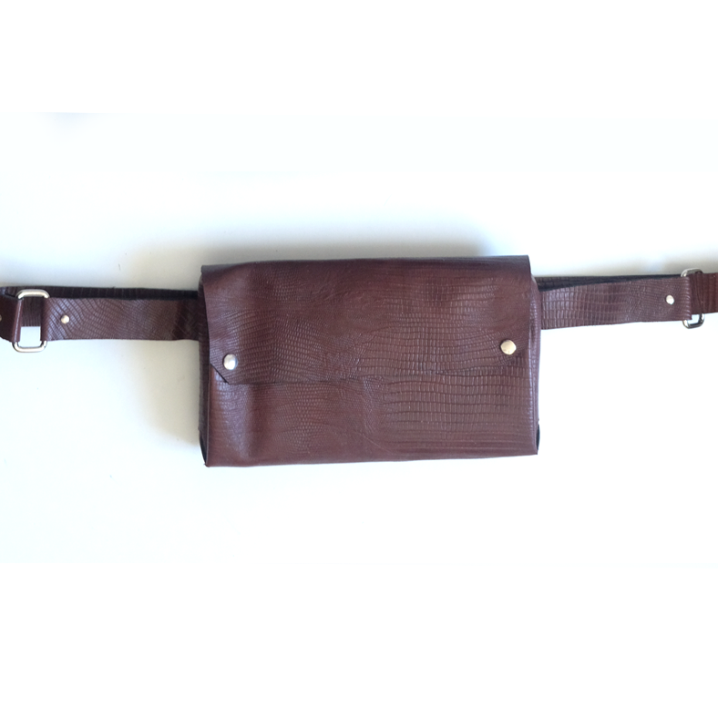 Sac banane en cuir bordeaux foncé écailles