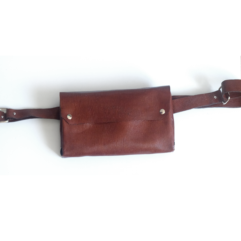 Sac banane en cuir cognac écailles