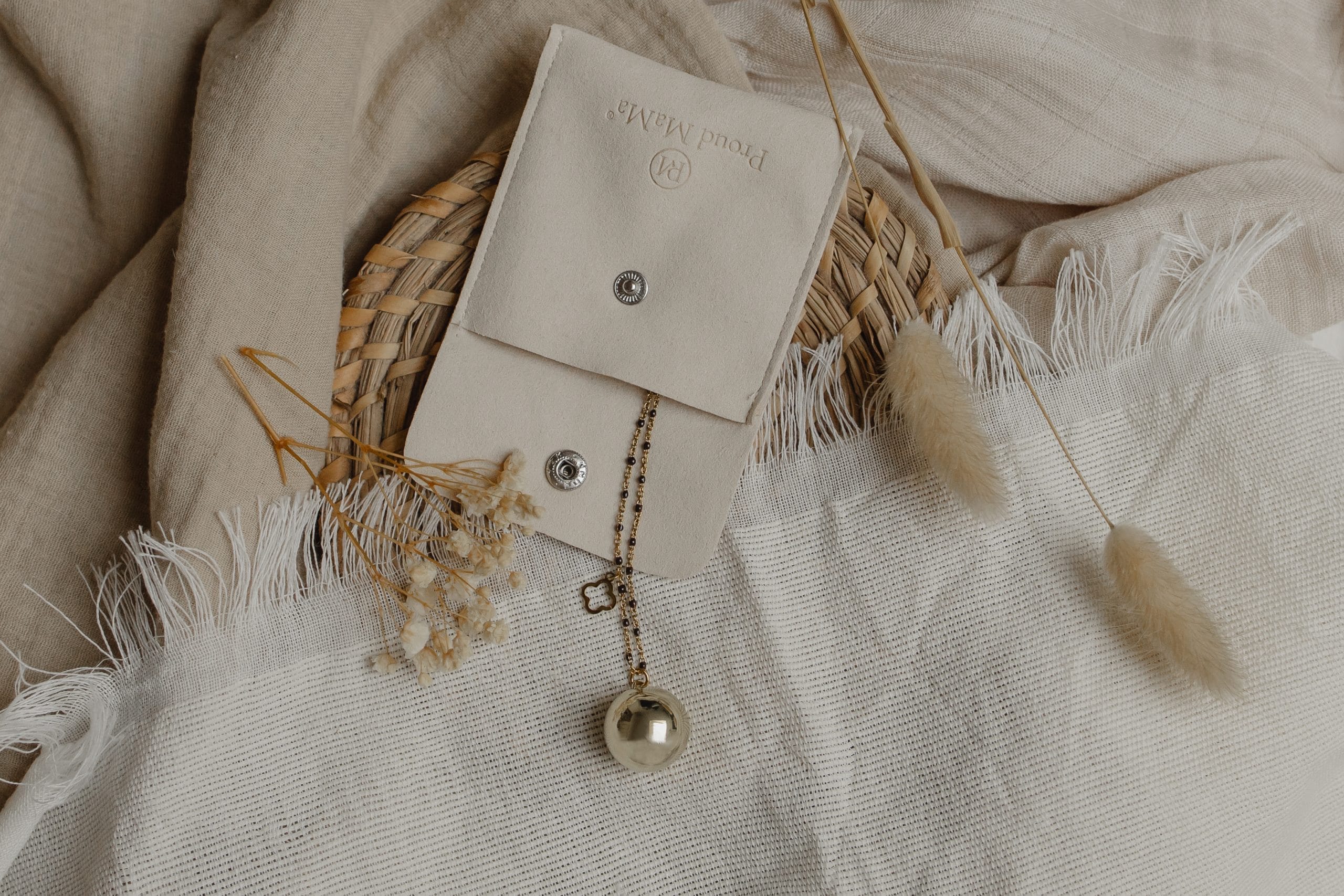 Bola, Fine Gold - Proud Mama