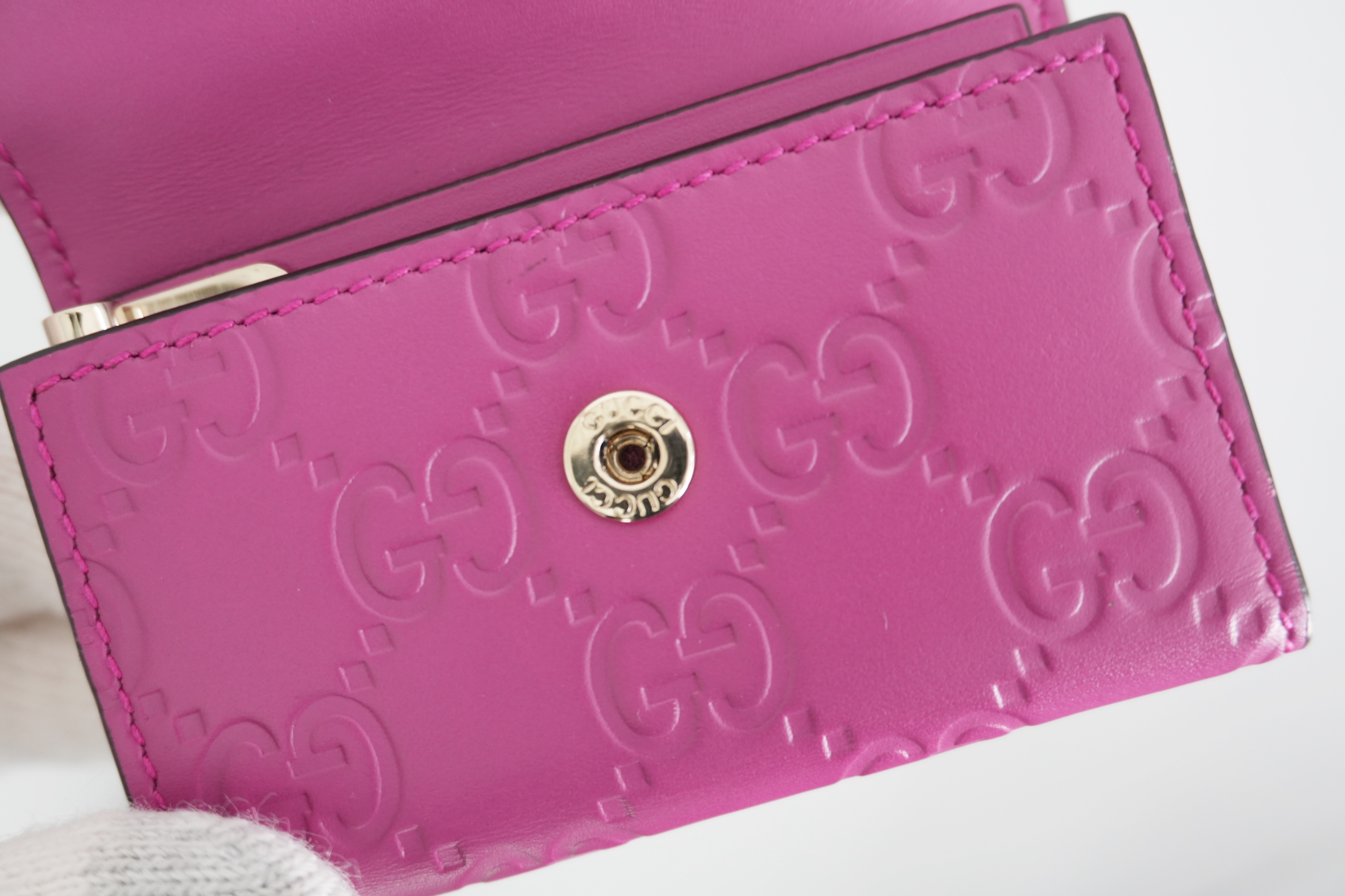 Authentic Gucci LeatherSsisma Pink Bow 6-Key Case