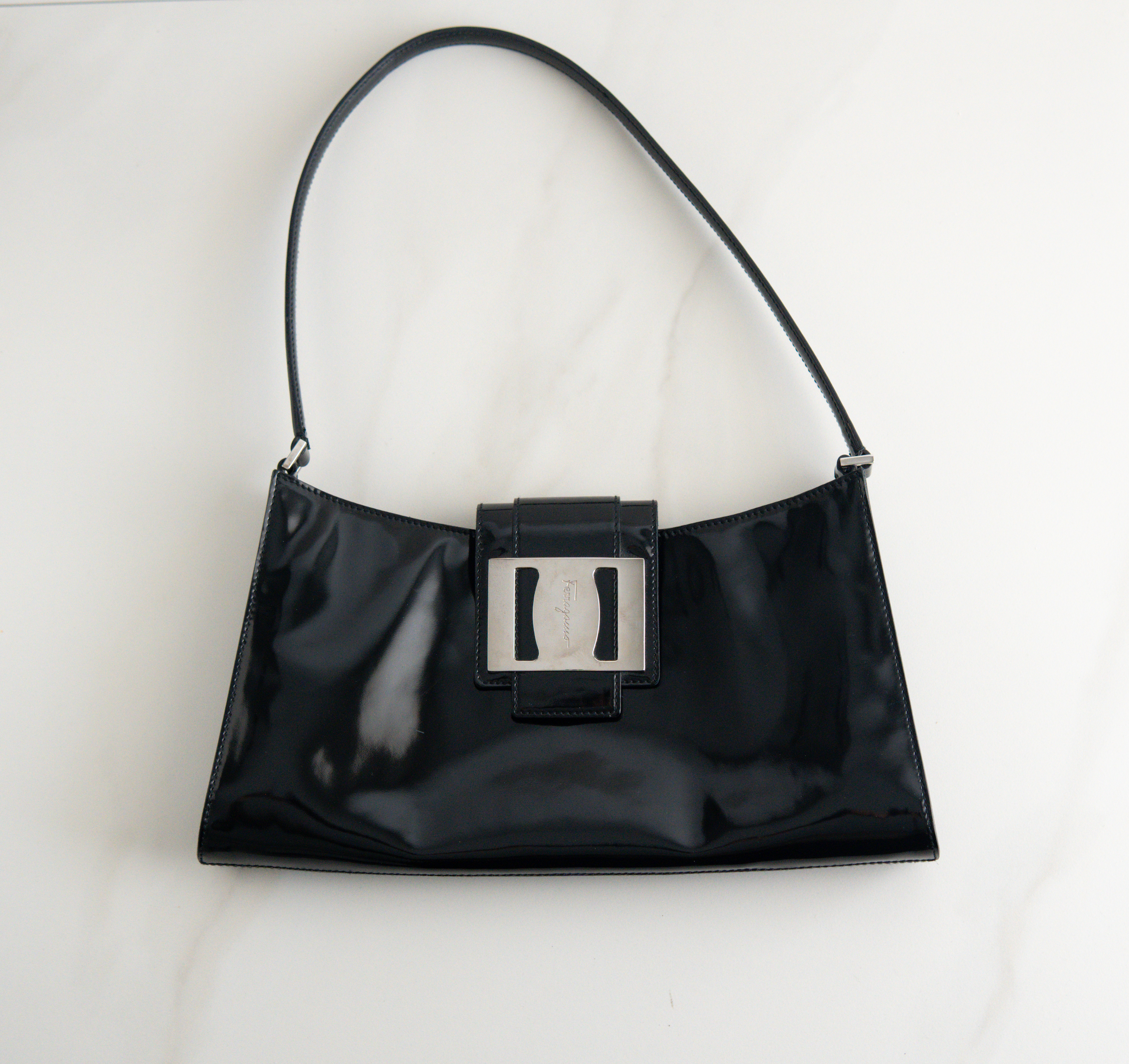 Salvatoree Ferragamo Shoulder Bag Black Patent leather AU-21-1923