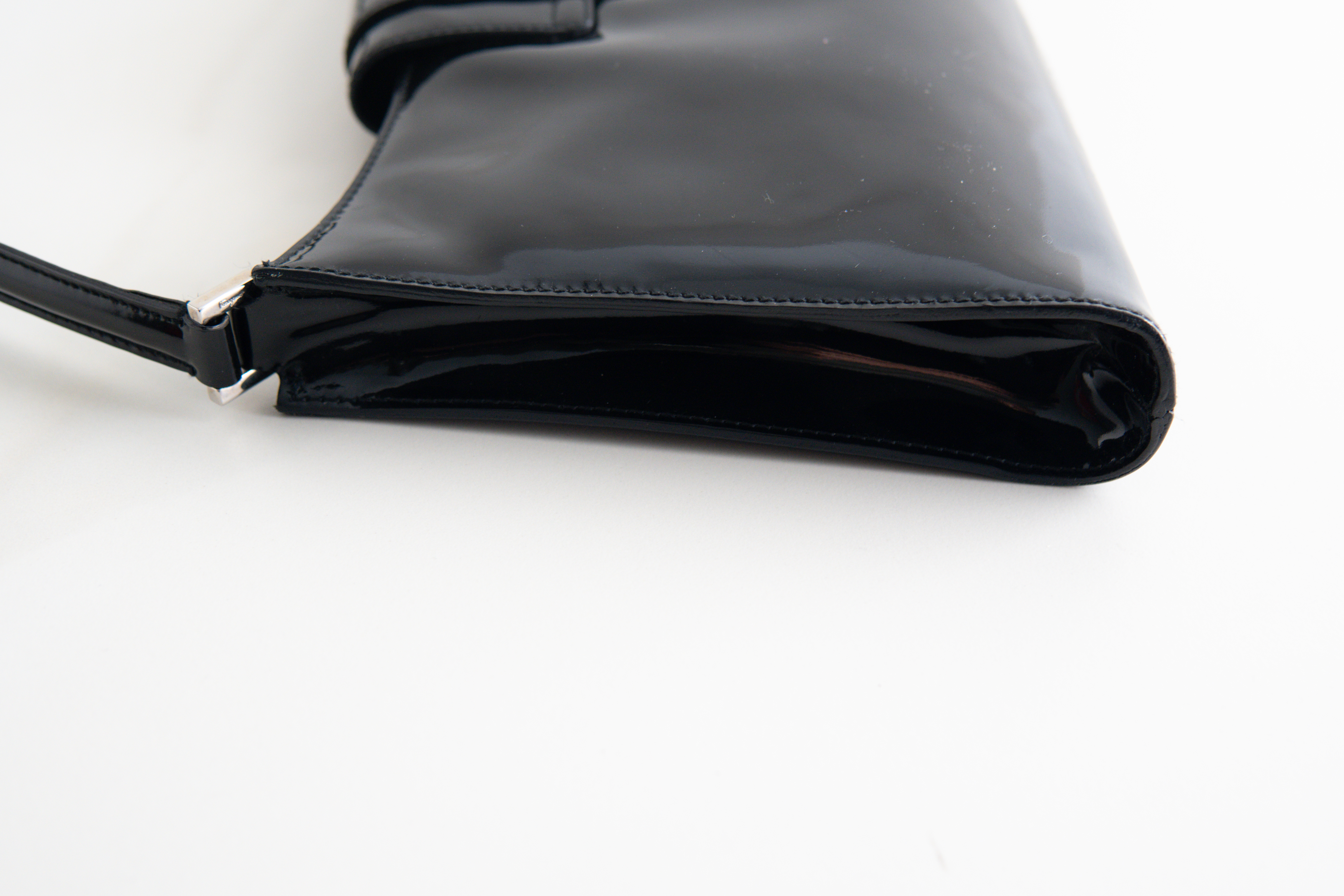 Salvatoree Ferragamo Shoulder Bag Black Patent leather AU-21-1923