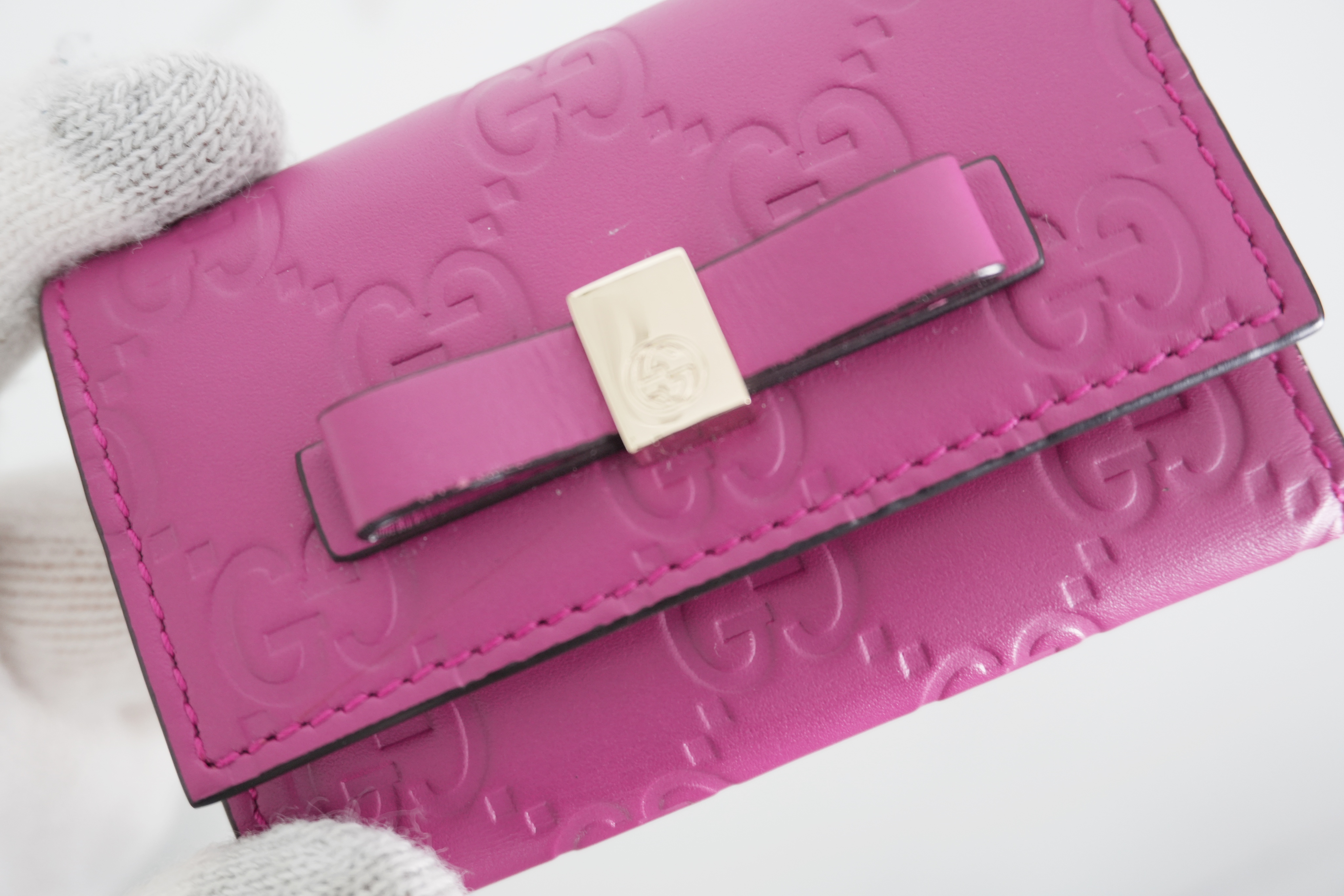 Authentic Gucci LeatherSsisma Pink Bow 6-Key Case