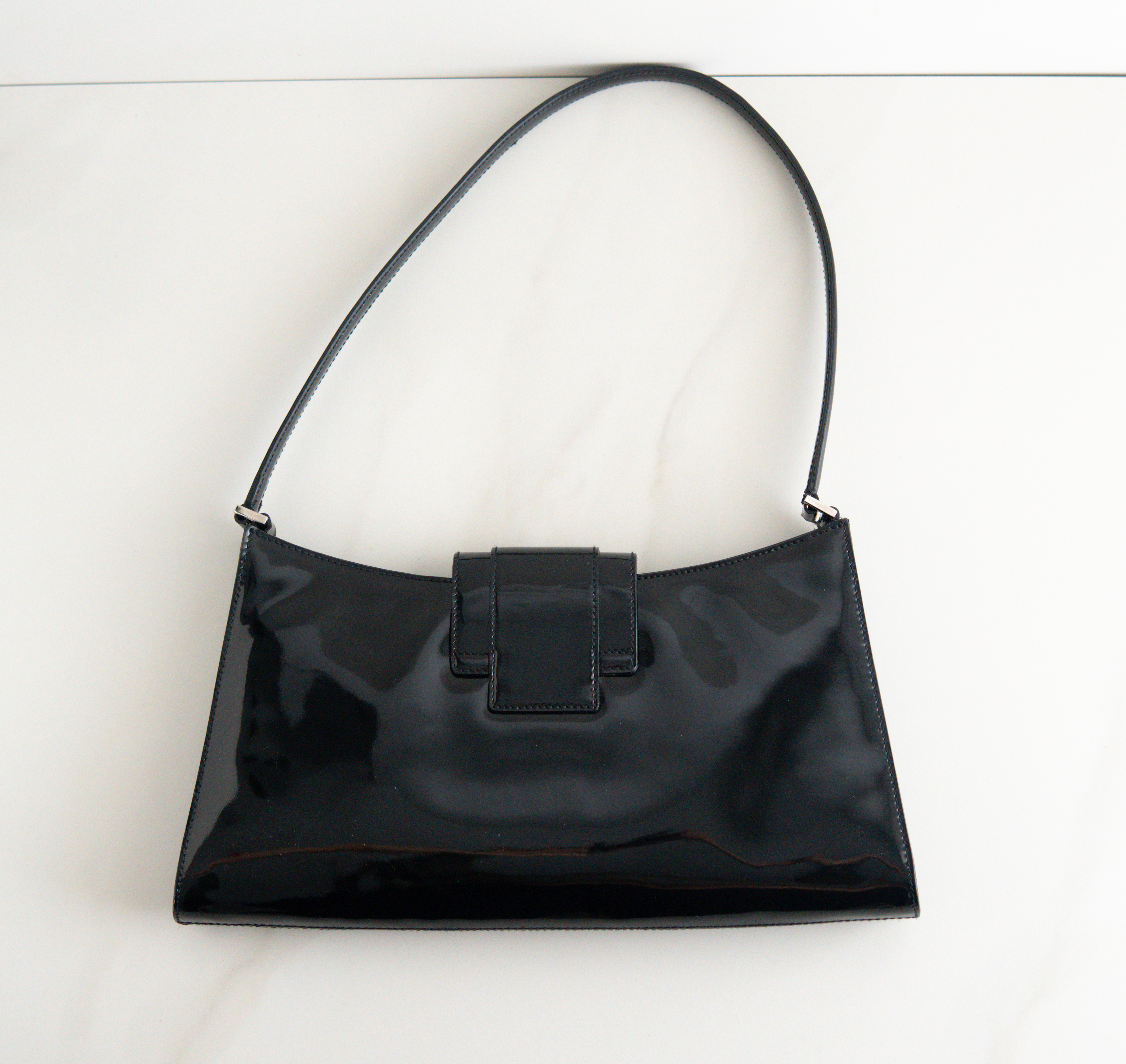 Salvatoree Ferragamo Shoulder Bag Black Patent leather AU-21-1923
