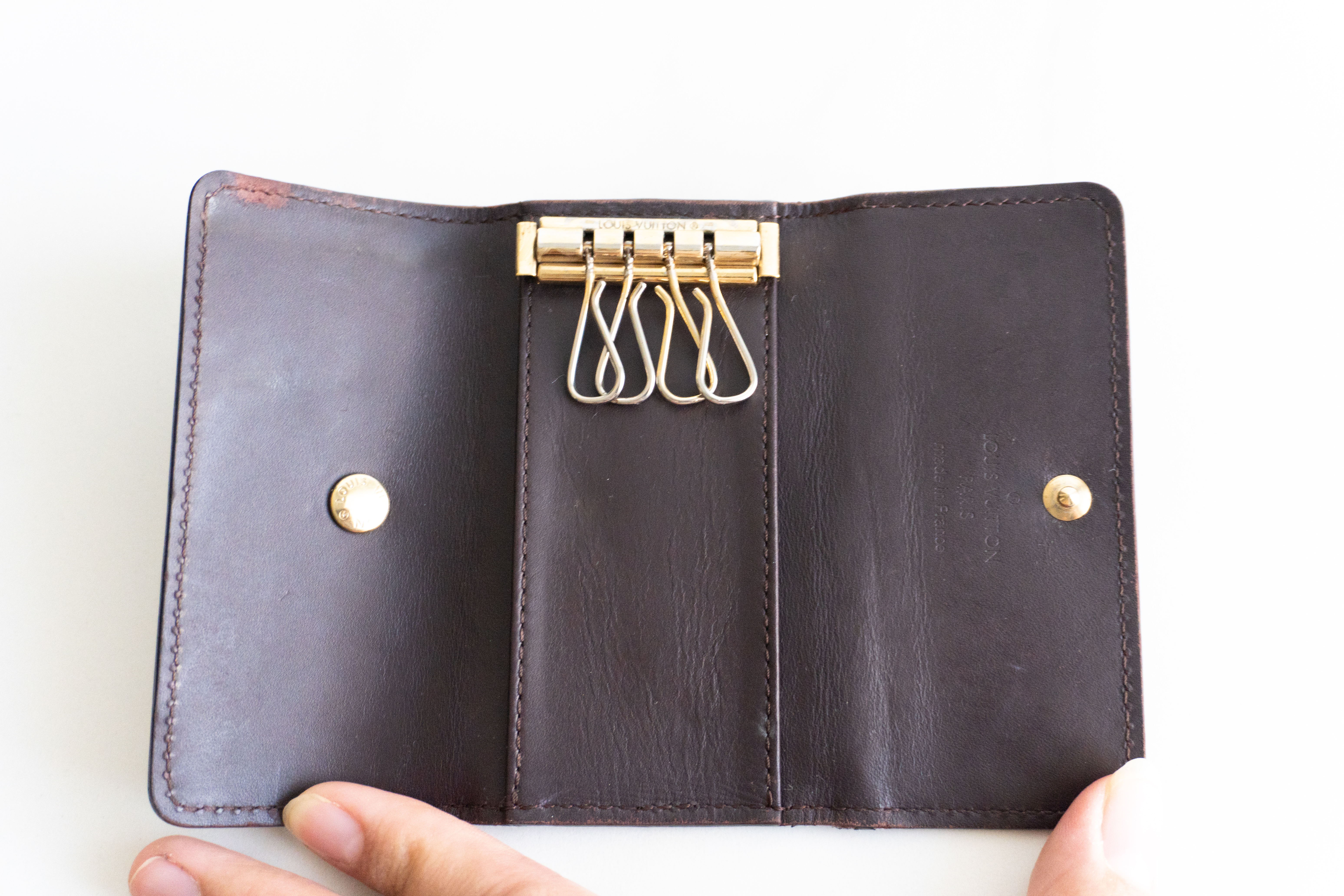 Authentic Louis Vuitton Amarante Monogram Vernis Leather 4 Ring Key Case