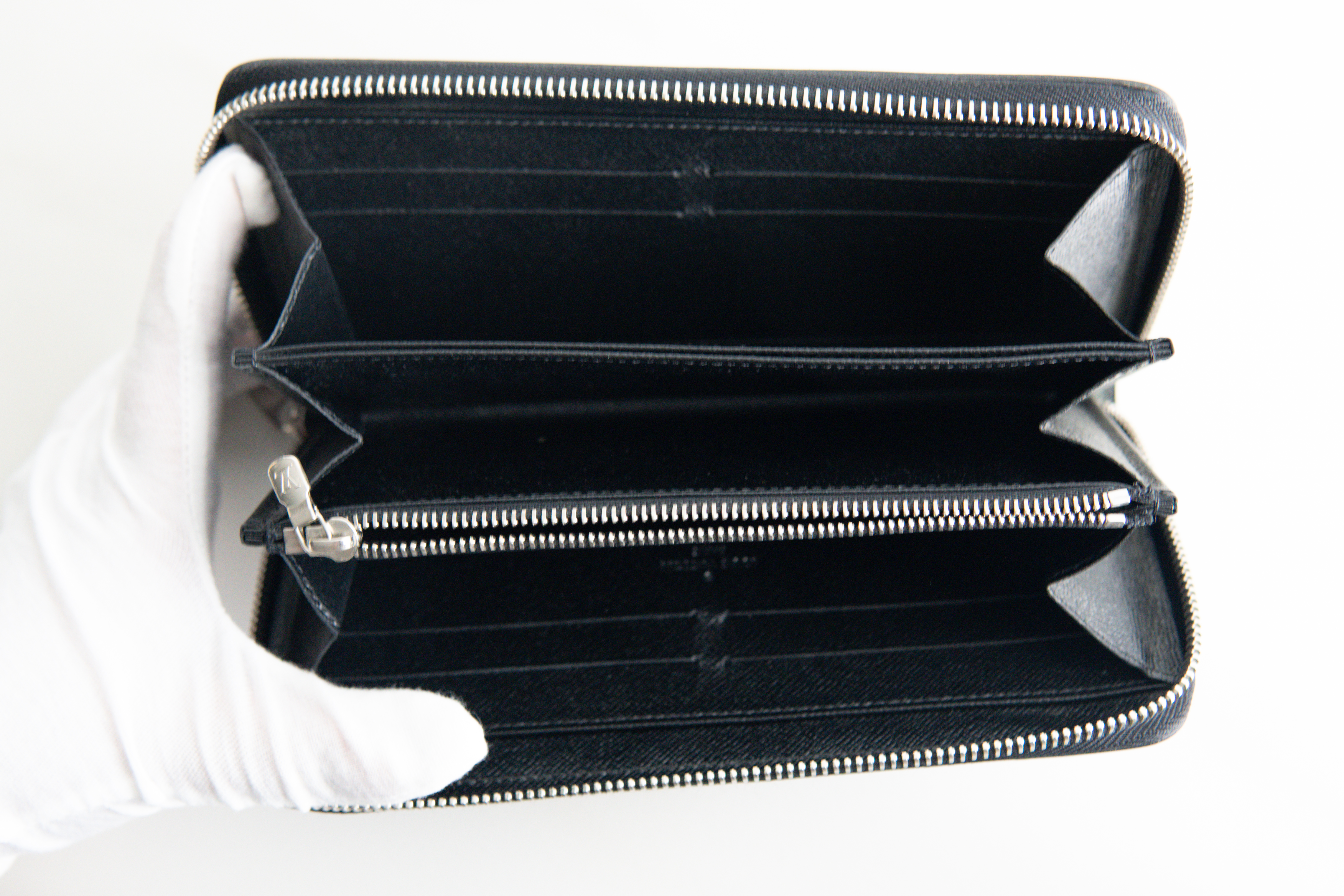 Authentic Louis Vuitton Epi Leather Black Zippy Wallet