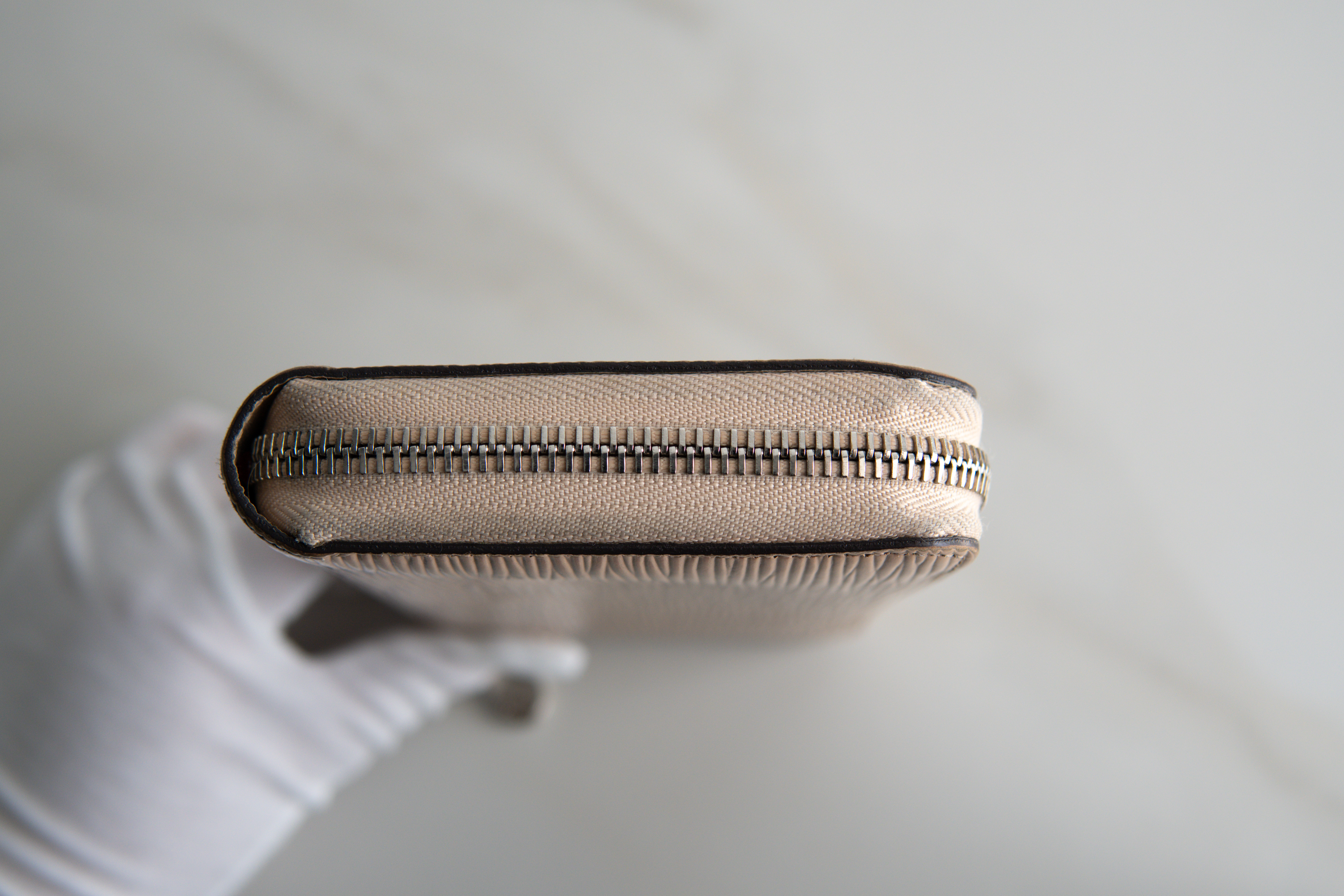 Authentic Louis Vuitton Epi Leather Beige Zippy Wallet