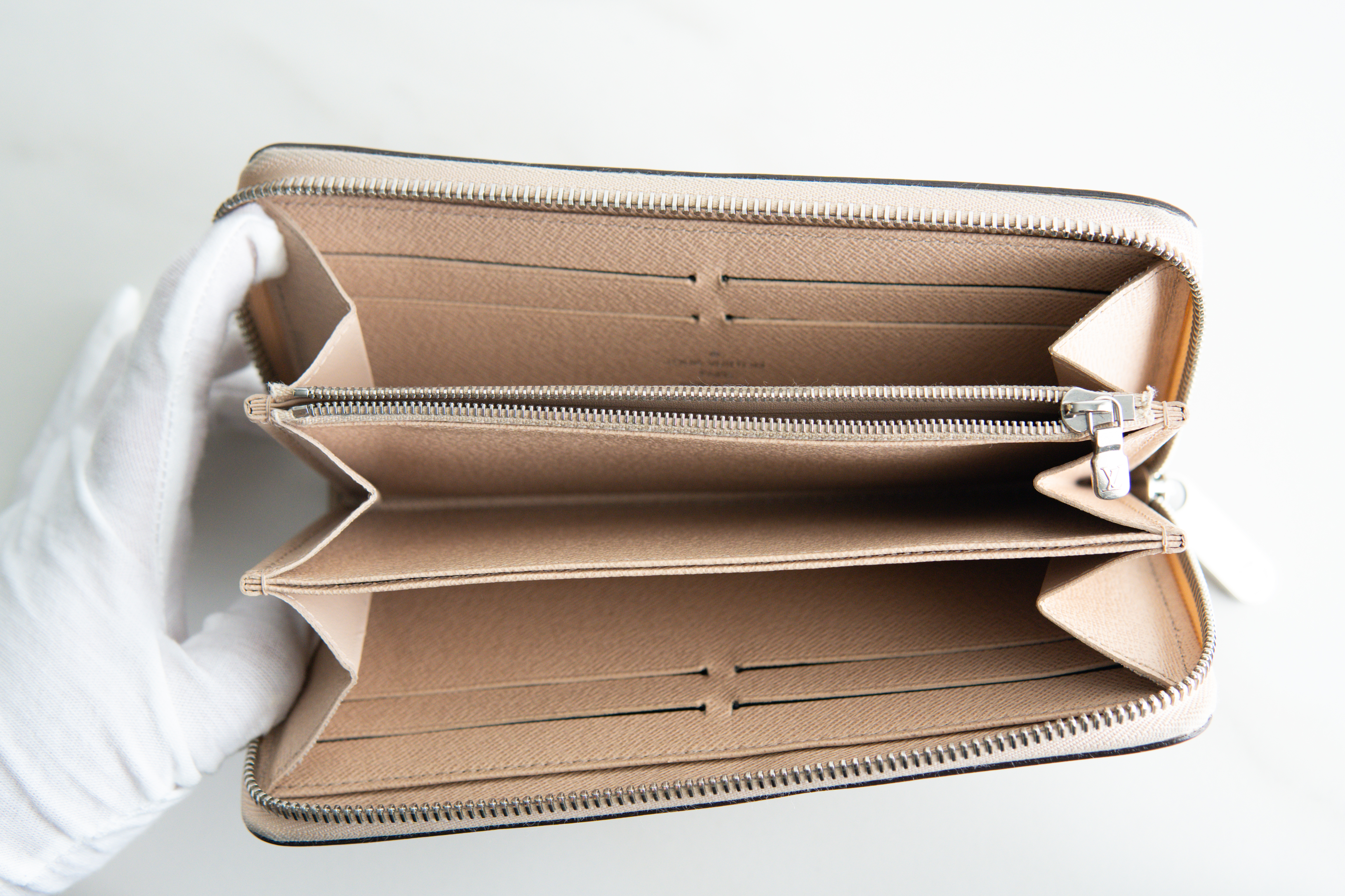 Authentic Louis Vuitton Epi Leather Beige Zippy Wallet