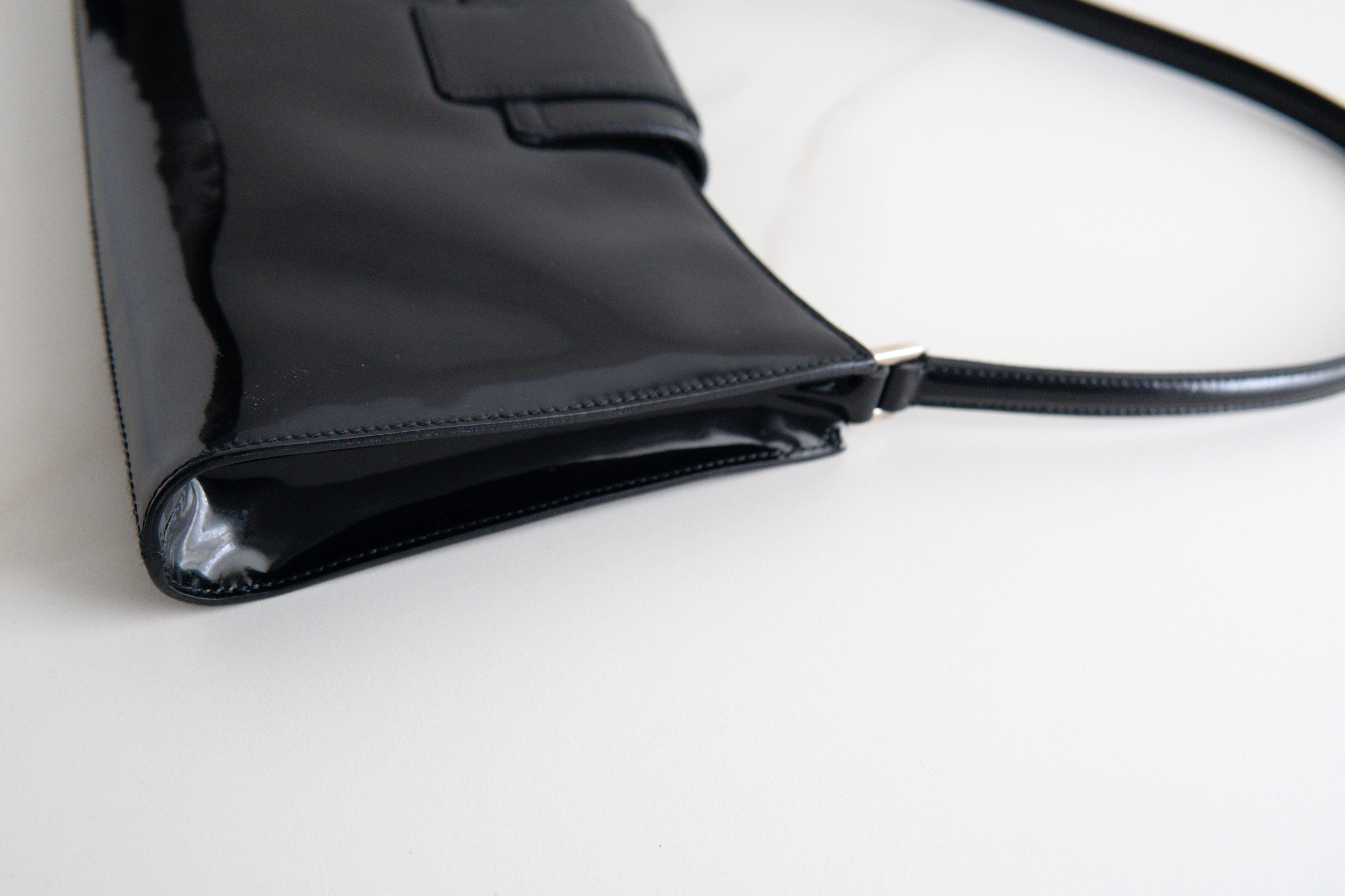 Salvatoree Ferragamo Shoulder Bag Black Patent leather AU-21-1923