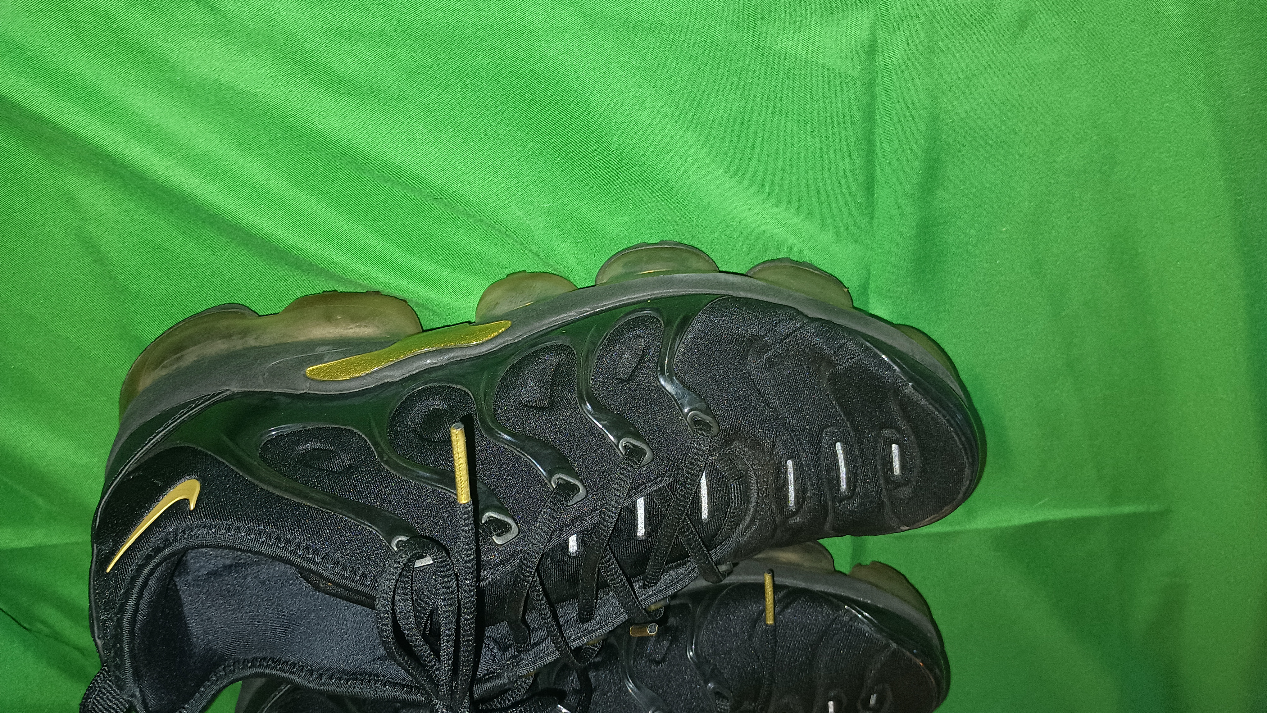 Nike Air Vapor Max Plus CW7299-001 Black & Gold Sneakers Men's Size 9.5